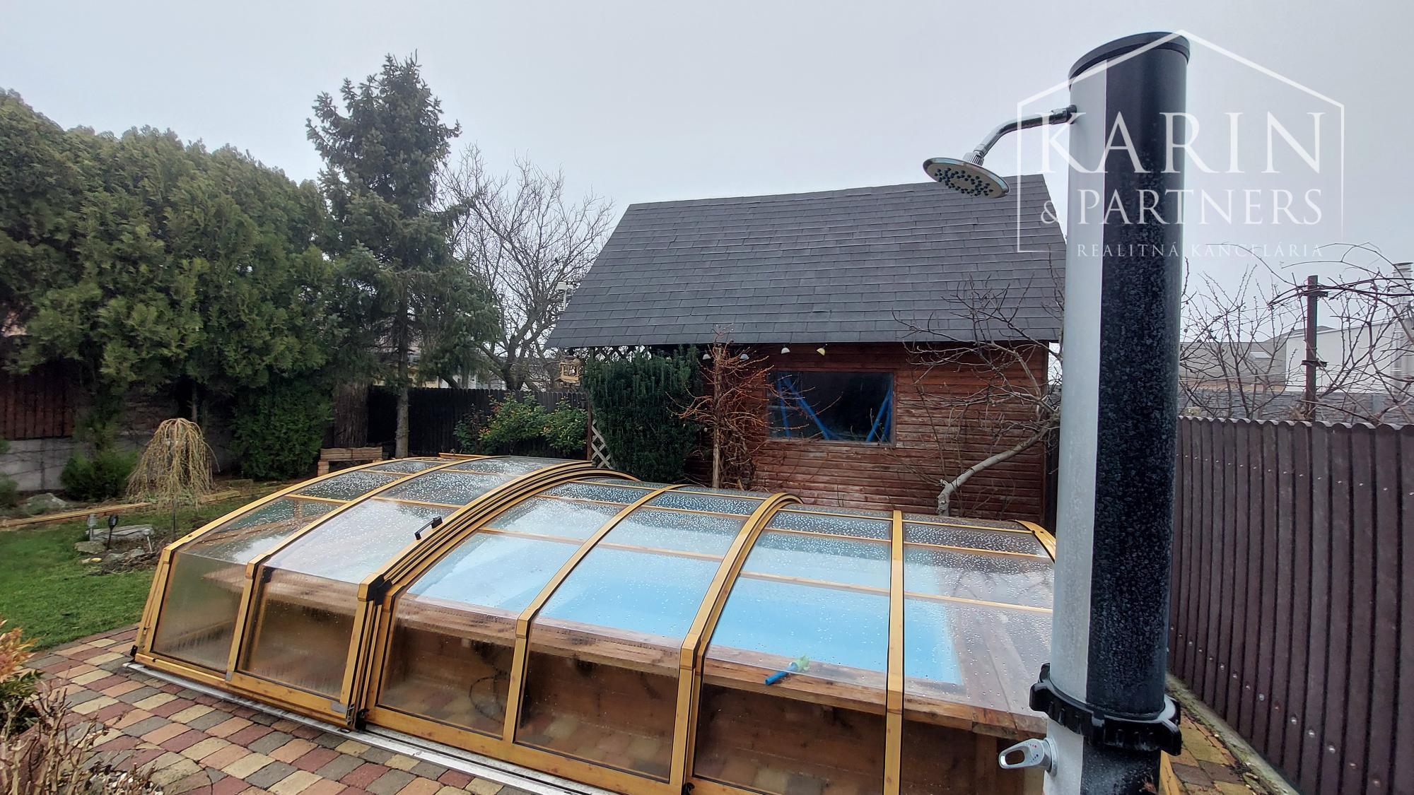 Rodinný dom s atmosférou  - 5 izieb, záhrada, bazén, parkovanie