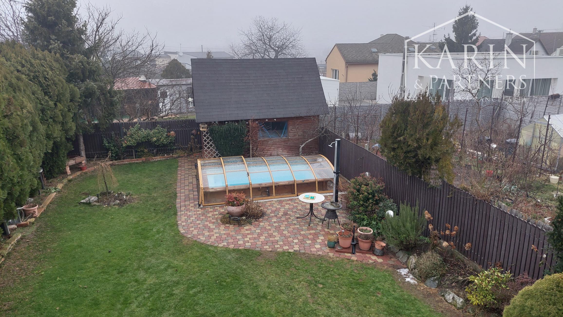 Rodinný dom s atmosférou  - 5 izieb, záhrada, bazén, parkovanie