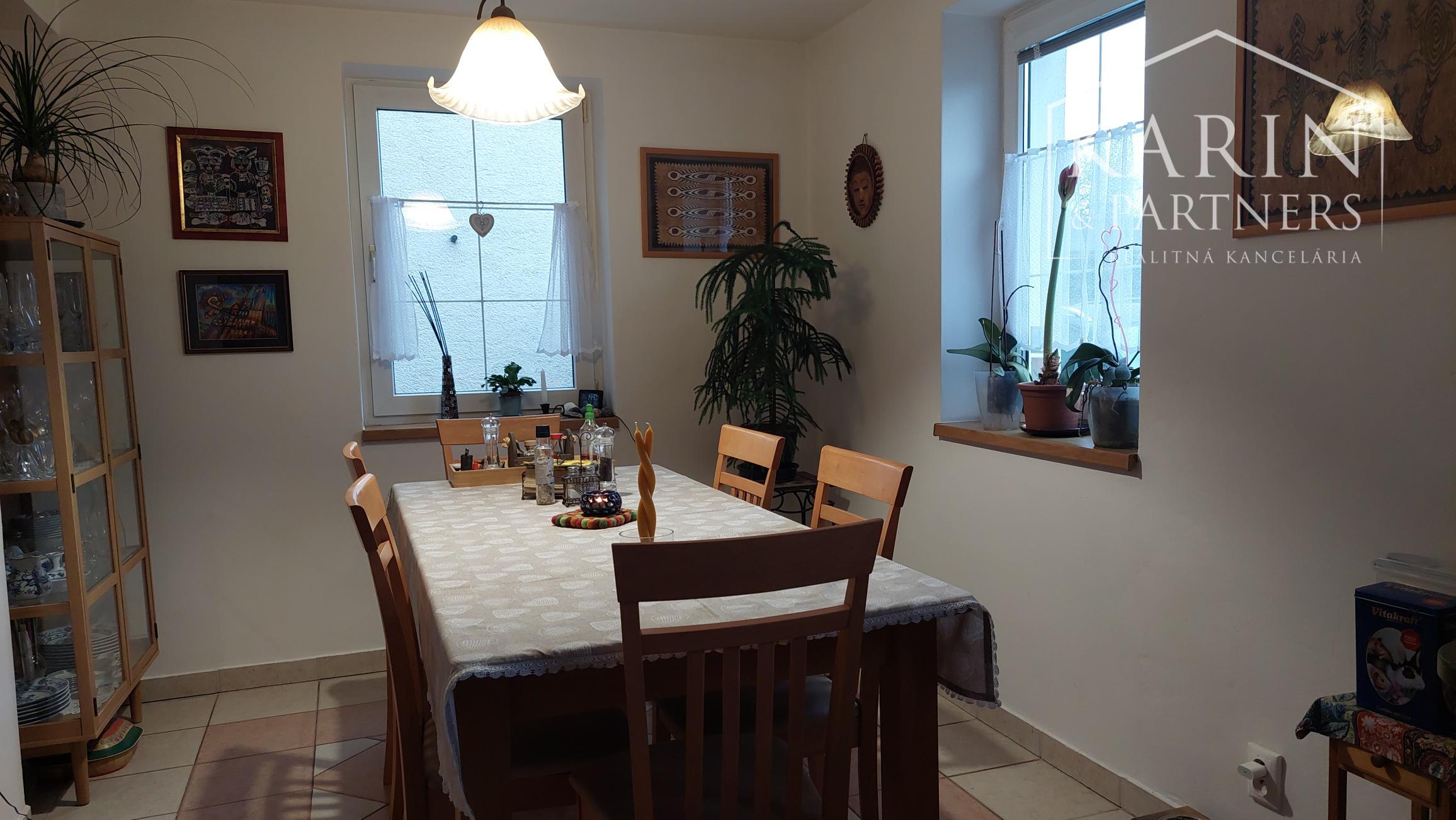 Rodinný dom s atmosférou  - 5 izieb, záhrada, bazén, parkovanie