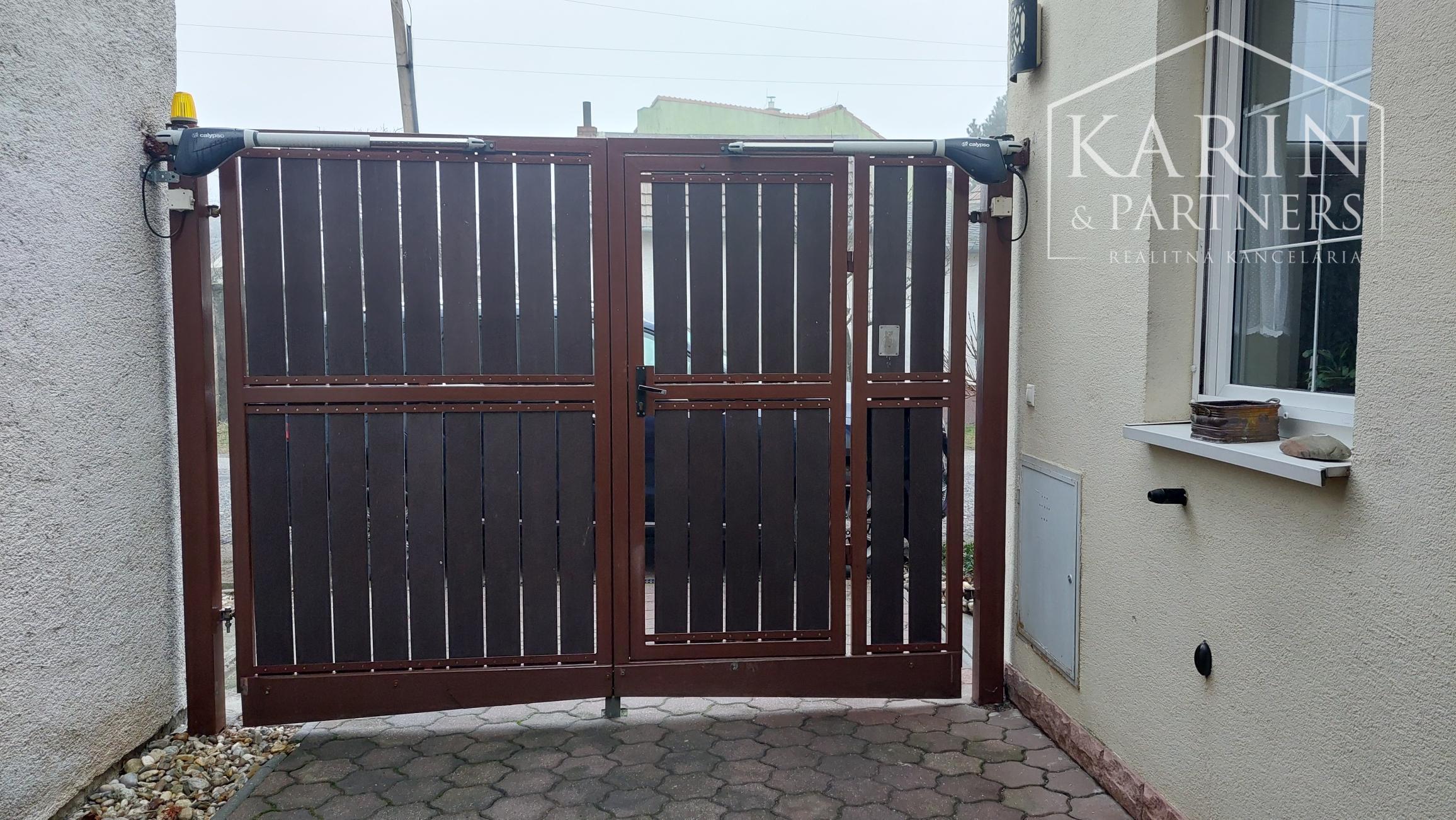 Rodinný dom s atmosférou  - 5 izieb, záhrada, bazén, parkovanie