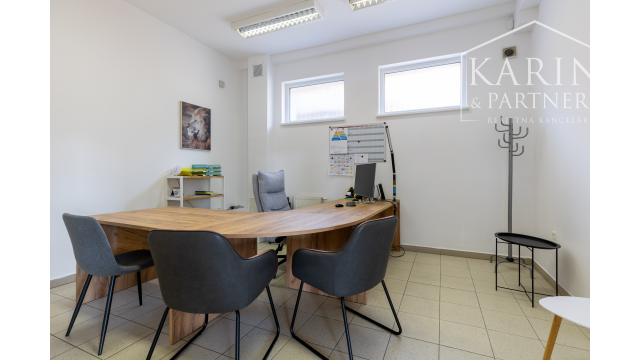 OBCHODNÝ PRIESTOR S KANCELÁRIOU