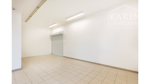 SKLADOVÉ PRIESTORY+ NÁKLADNÁ  PLOŠINA