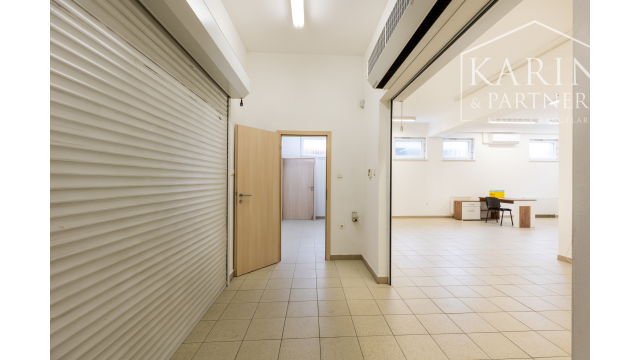 SKLADOVÉ PRIESTORY+ NÁKLADNÁ  PLOŠINA