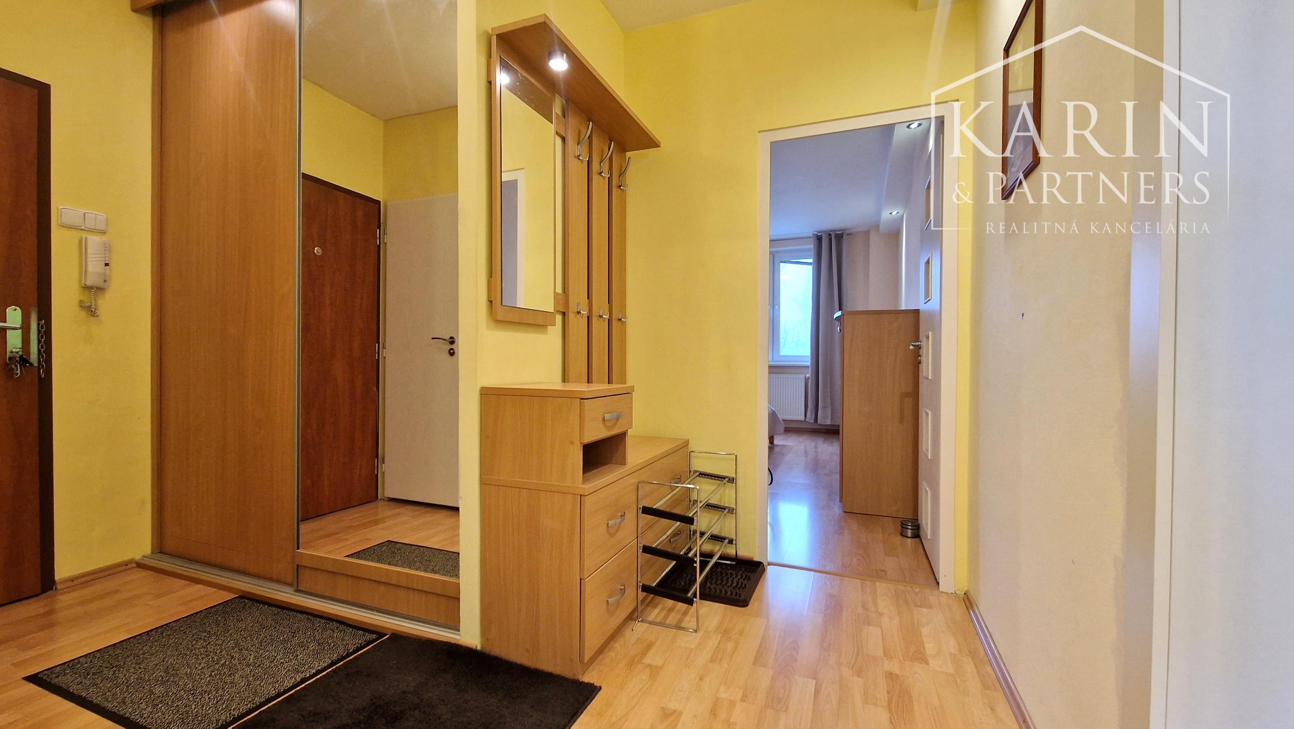 PRIESTRANNÝ 2-IZBOVÝ BYT V RUŽINOVE – UL. ANDREJA MRÁZA