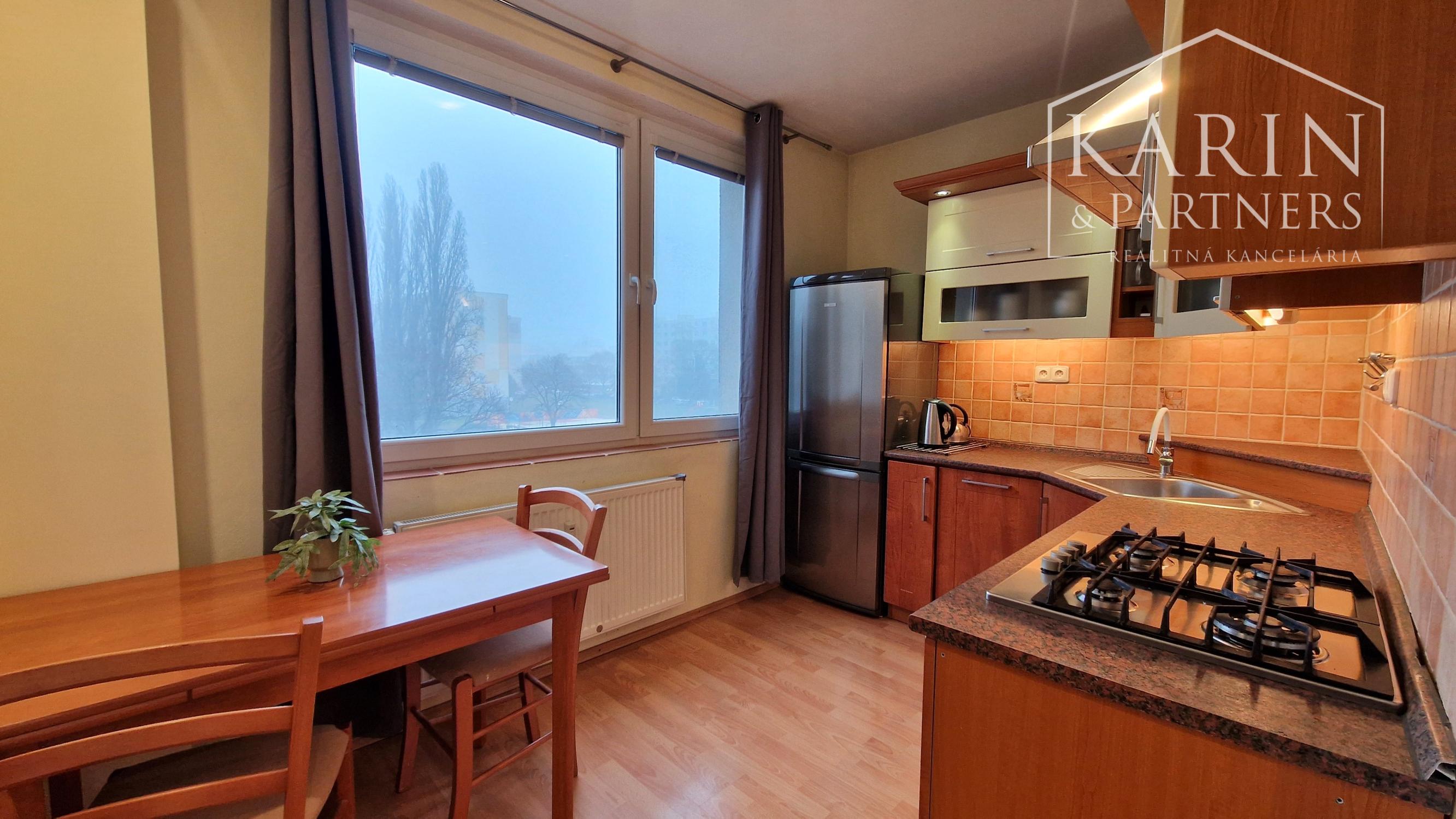 PRIESTRANNÝ 2-IZBOVÝ BYT V RUŽINOVE – UL. ANDREJA MRÁZA