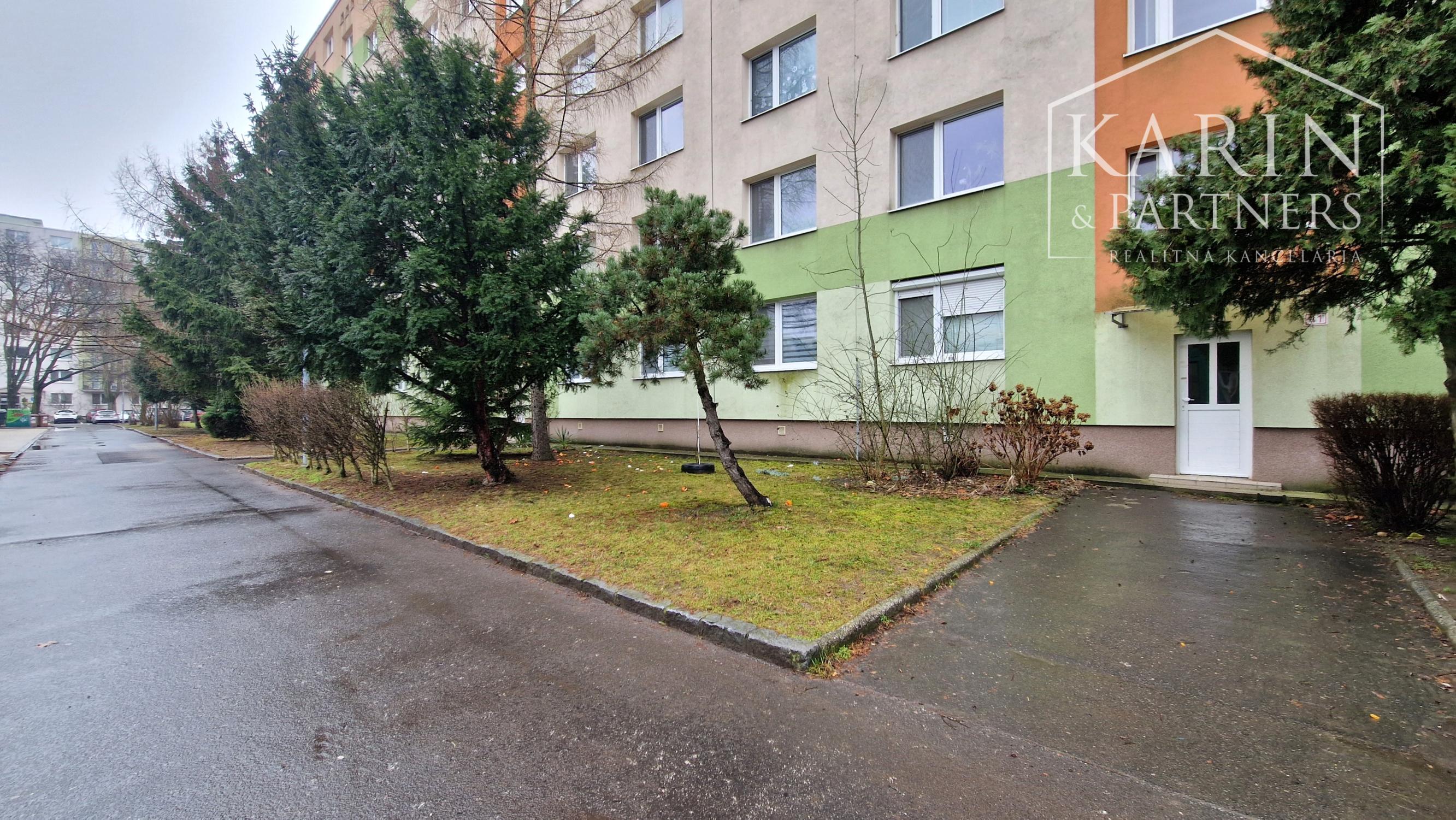 PRIESTRANNÝ 2-IZBOVÝ BYT V RUŽINOVE – UL. ANDREJA MRÁZA