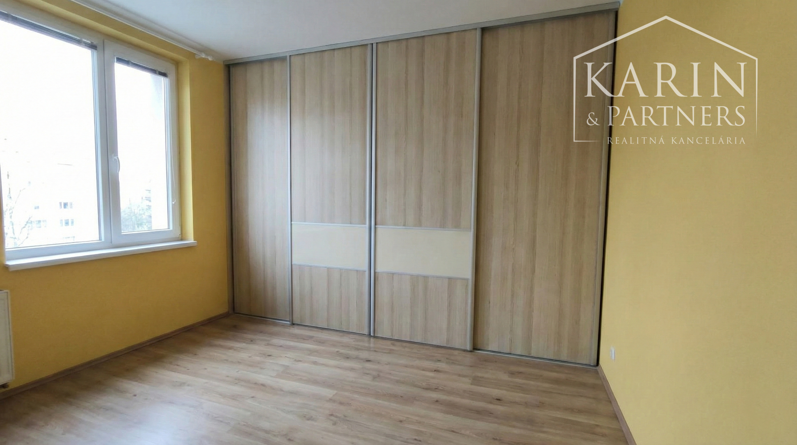 PRENÁJOM: Veľký 2,5i byt s loggiou, sídlisko JUH, kompl.REKO