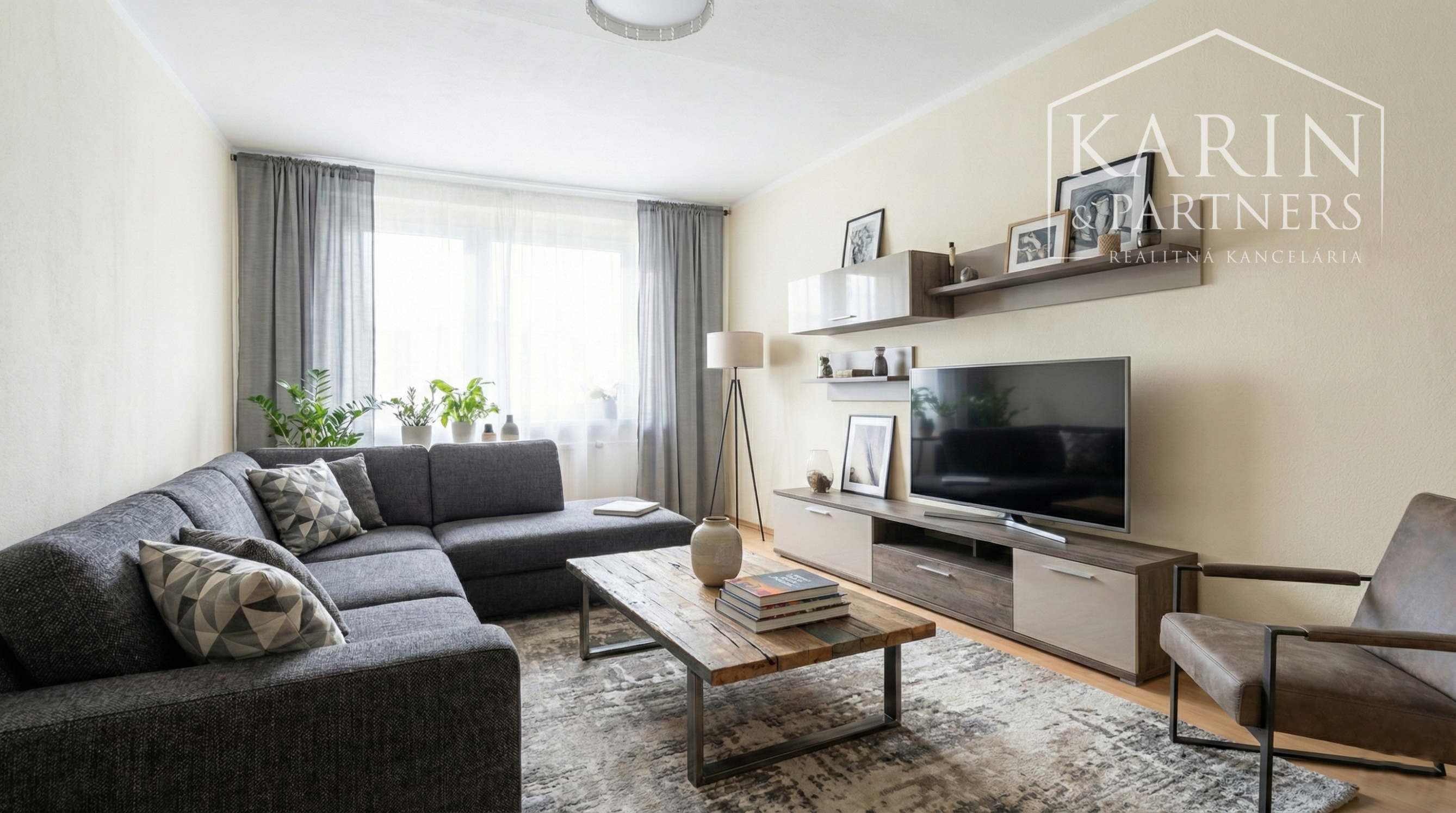 PRENÁJOM: Veľký 2,5i byt s loggiou, sídlisko JUH, kompl.REKO