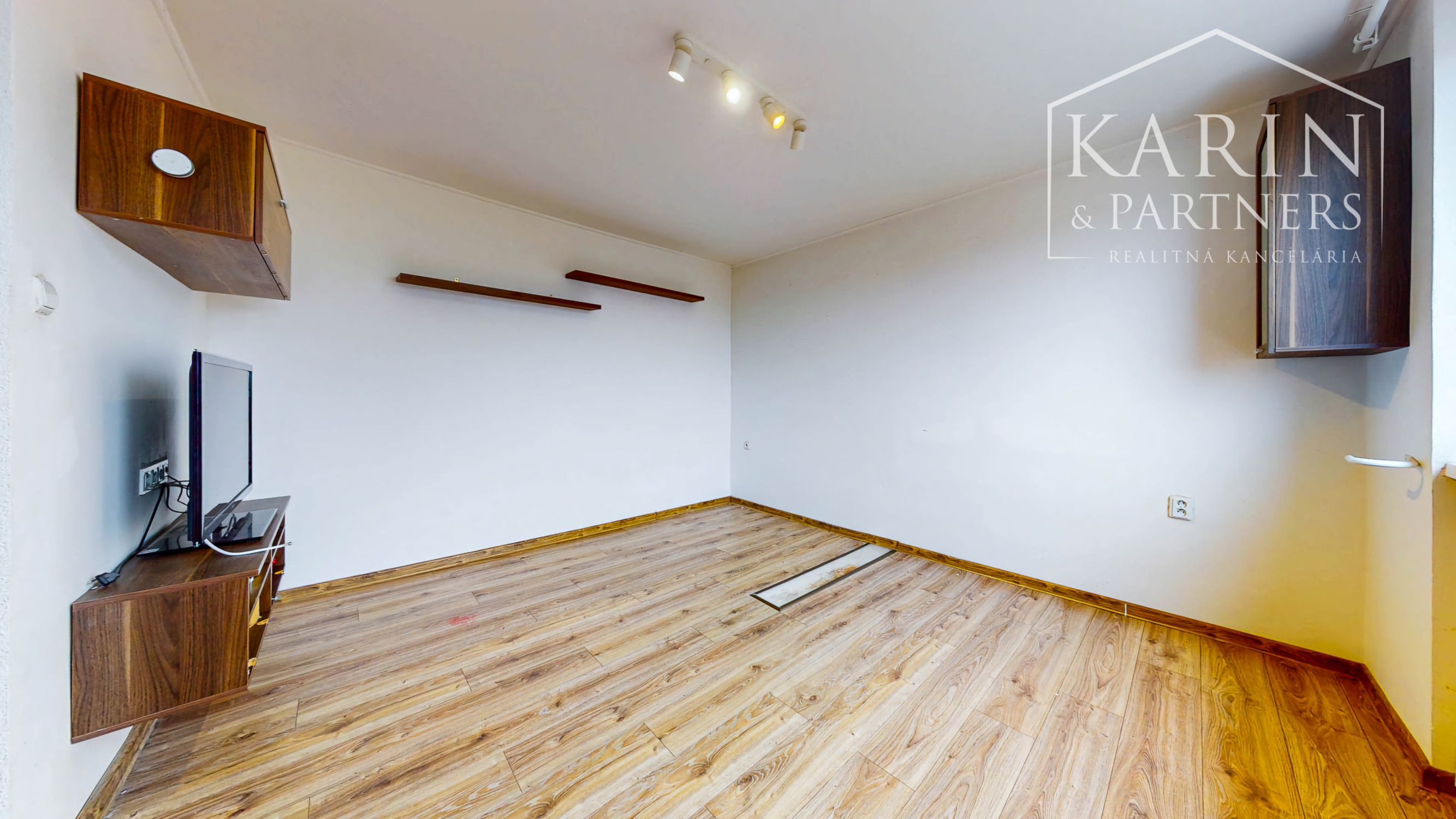 MODERNÝ A PRIESTRANNÝ 4-IZBOVÝ BYT V ŠAHÁCH – IDEÁLNY PRE RODINU