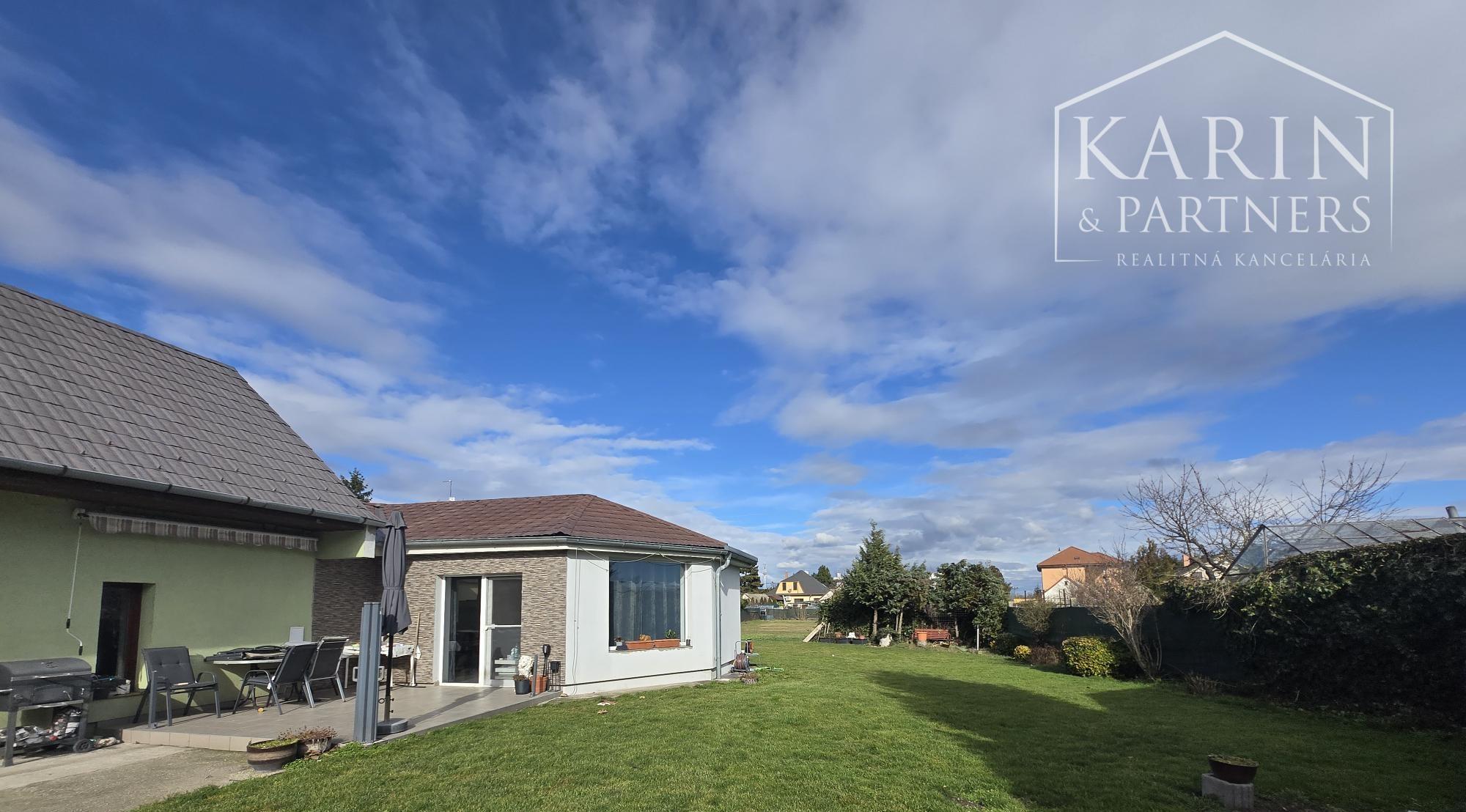 Predaj – rodinný dom s pozemkom 1713 m2 – Štvrtok na Ostrove – okr. DS.