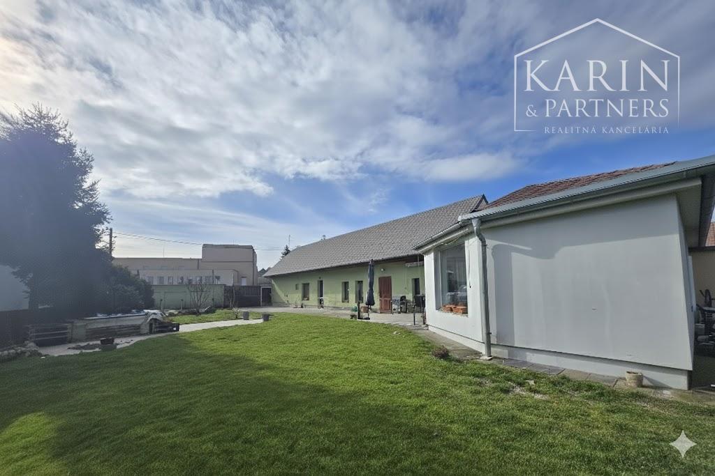 Predaj – rodinný dom s pozemkom 1713 m2 – Štvrtok na Ostrove – okr. DS.