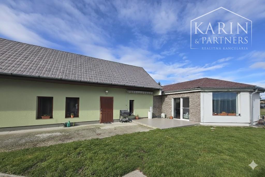 Predaj – rodinný dom s pozemkom 1713 m2 – Štvrtok na Ostrove – okr. DS.