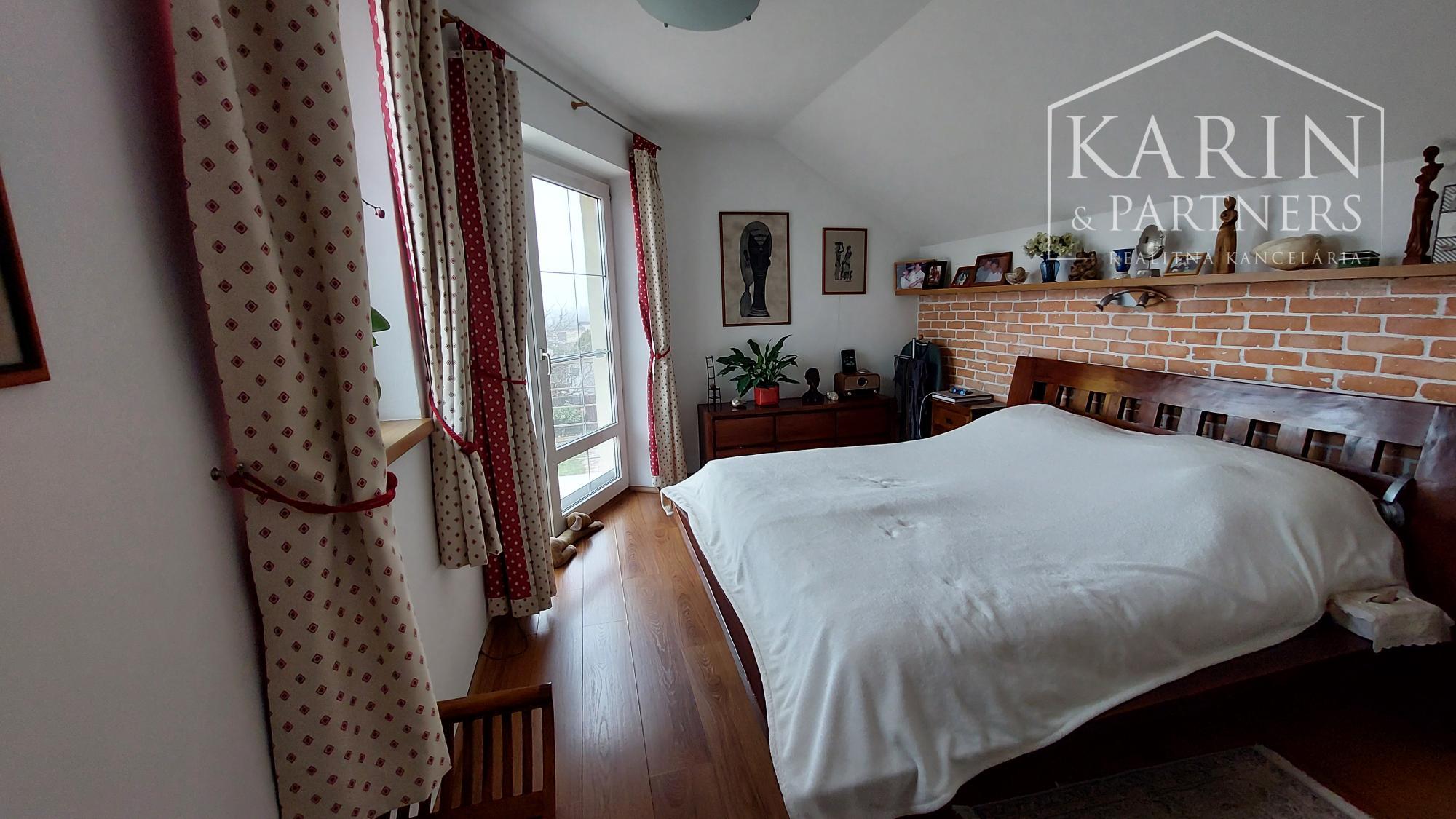 Rodinný dom s atmosférou  - 5 izieb, záhrada, bazén, parkovanie