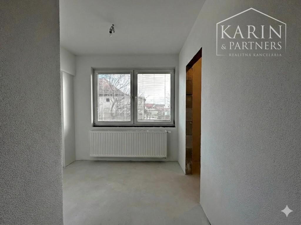 5-izbový dom na 25-árovom pozemku s nádychom histórie a absolútnym tichom