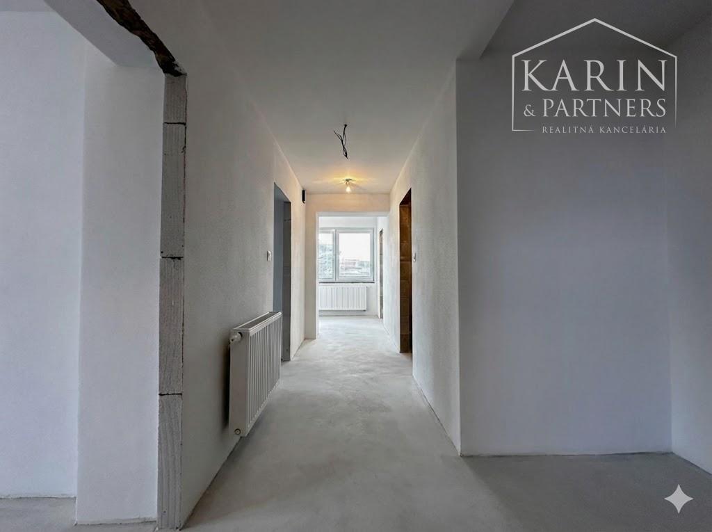 5-izbový dom na 25-árovom pozemku s nádychom histórie a absolútnym tichom