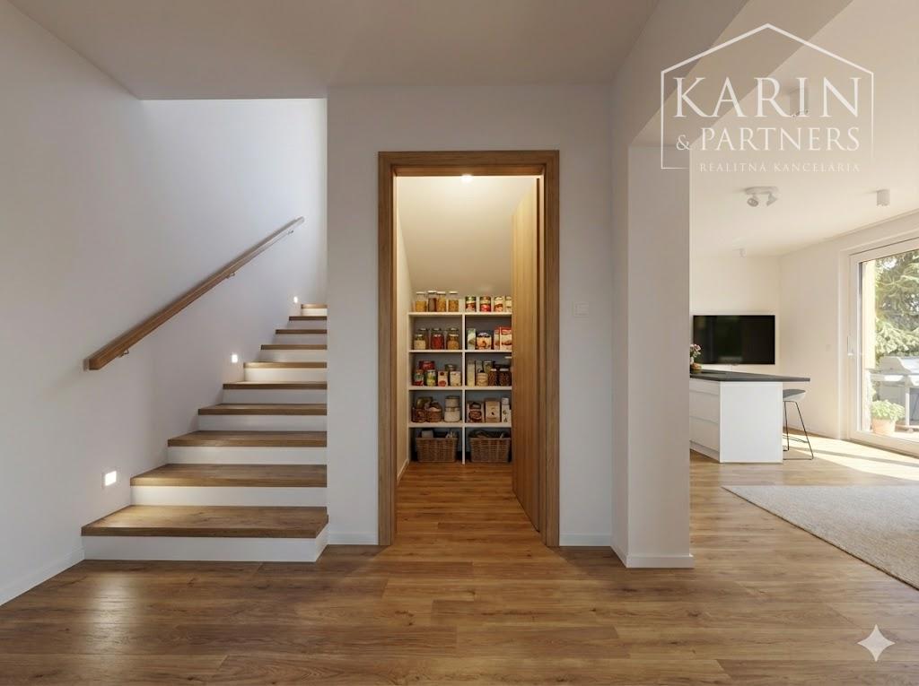 5-izbový dom na 25-árovom pozemku s nádychom histórie a absolútnym tichom