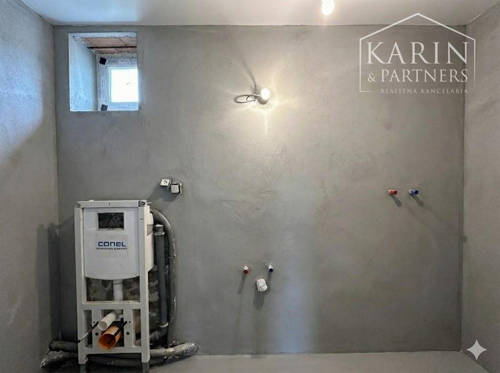 5-izbový dom na 25-árovom pozemku s nádychom histórie a absolútnym tichom