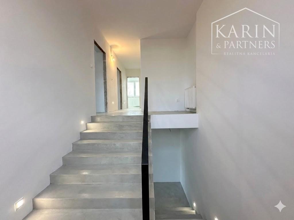 5-izbový dom na 25-árovom pozemku s nádychom histórie a absolútnym tichom