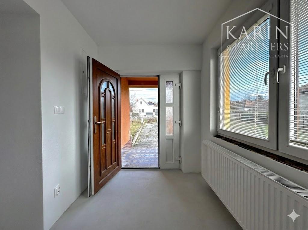 5-izbový dom na 25-árovom pozemku s nádychom histórie a absolútnym tichom