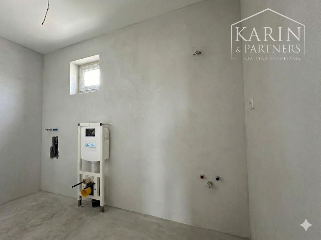 5-izbový dom na 25-árovom pozemku s nádychom histórie a absolútnym tichom