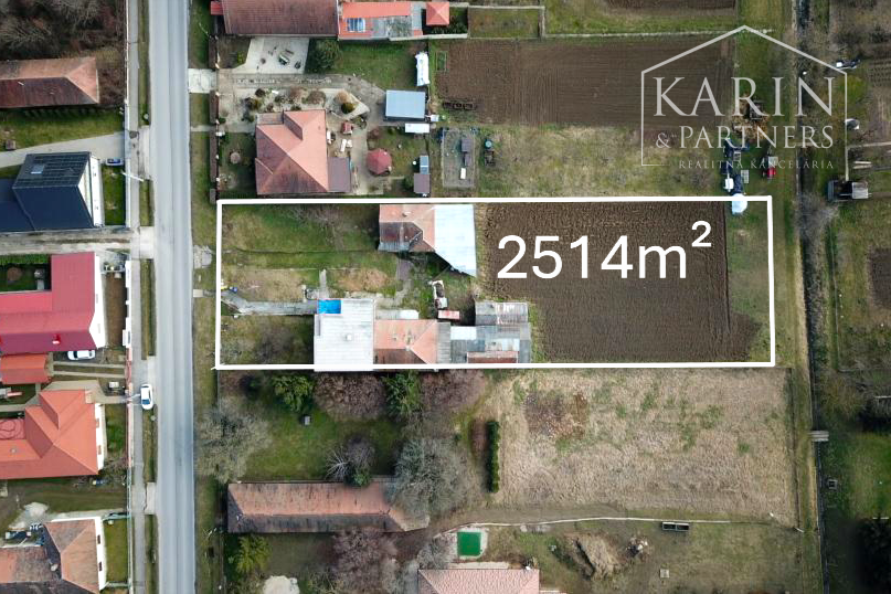 5-izbový dom na 25-árovom pozemku s nádychom histórie a absolútnym tichom