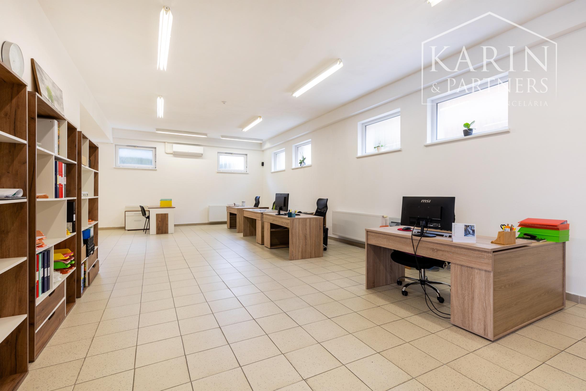 OBCHODNO-SKLADOVÉ PRIESTORY S NÁKLADNOU PLOŠINOU+ SHOWROOM A KANCELÁRIA