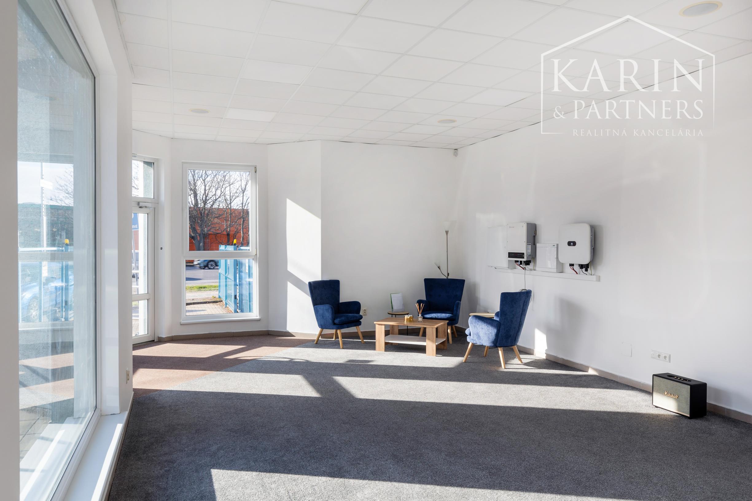 OBCHODNO-SKLADOVÉ PRIESTORY S NÁKLADNOU PLOŠINOU+ SHOWROOM A KANCELÁRIA