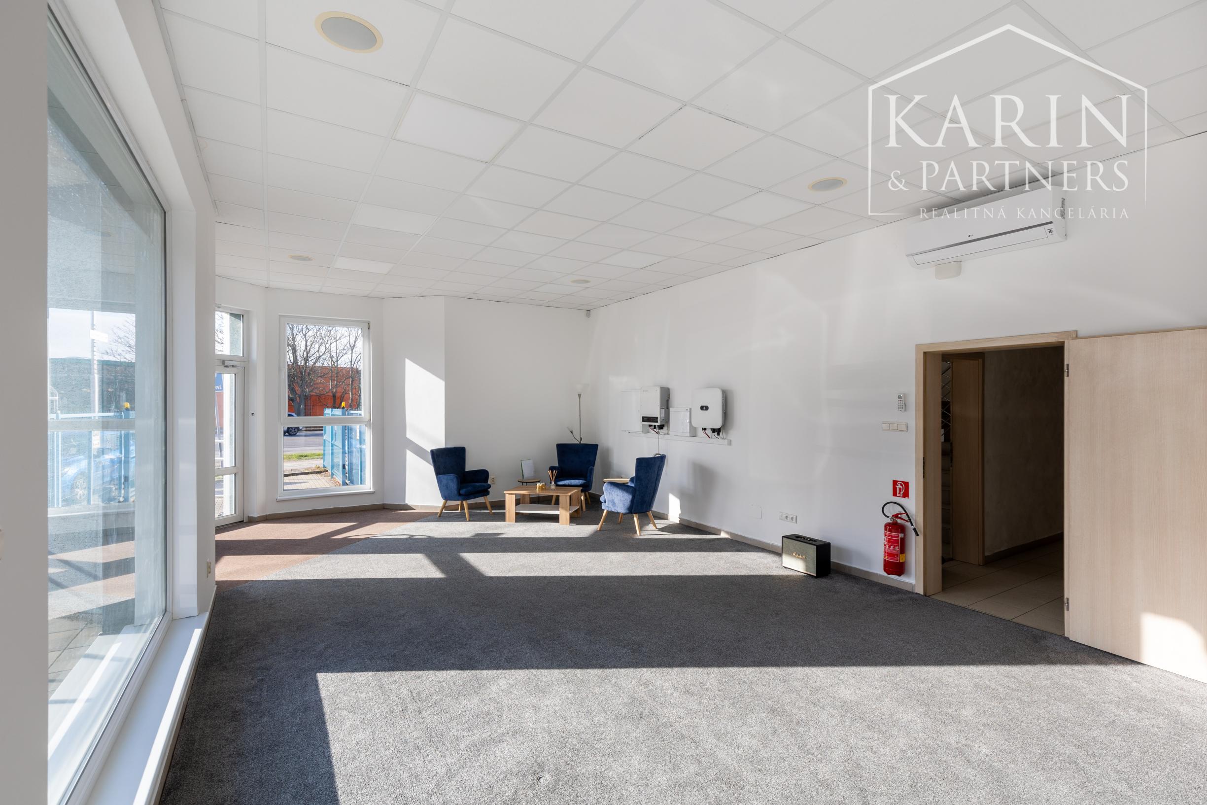 OBCHODNO-SKLADOVÉ PRIESTORY S NÁKLADNOU PLOŠINOU+ SHOWROOM A KANCELÁRIA