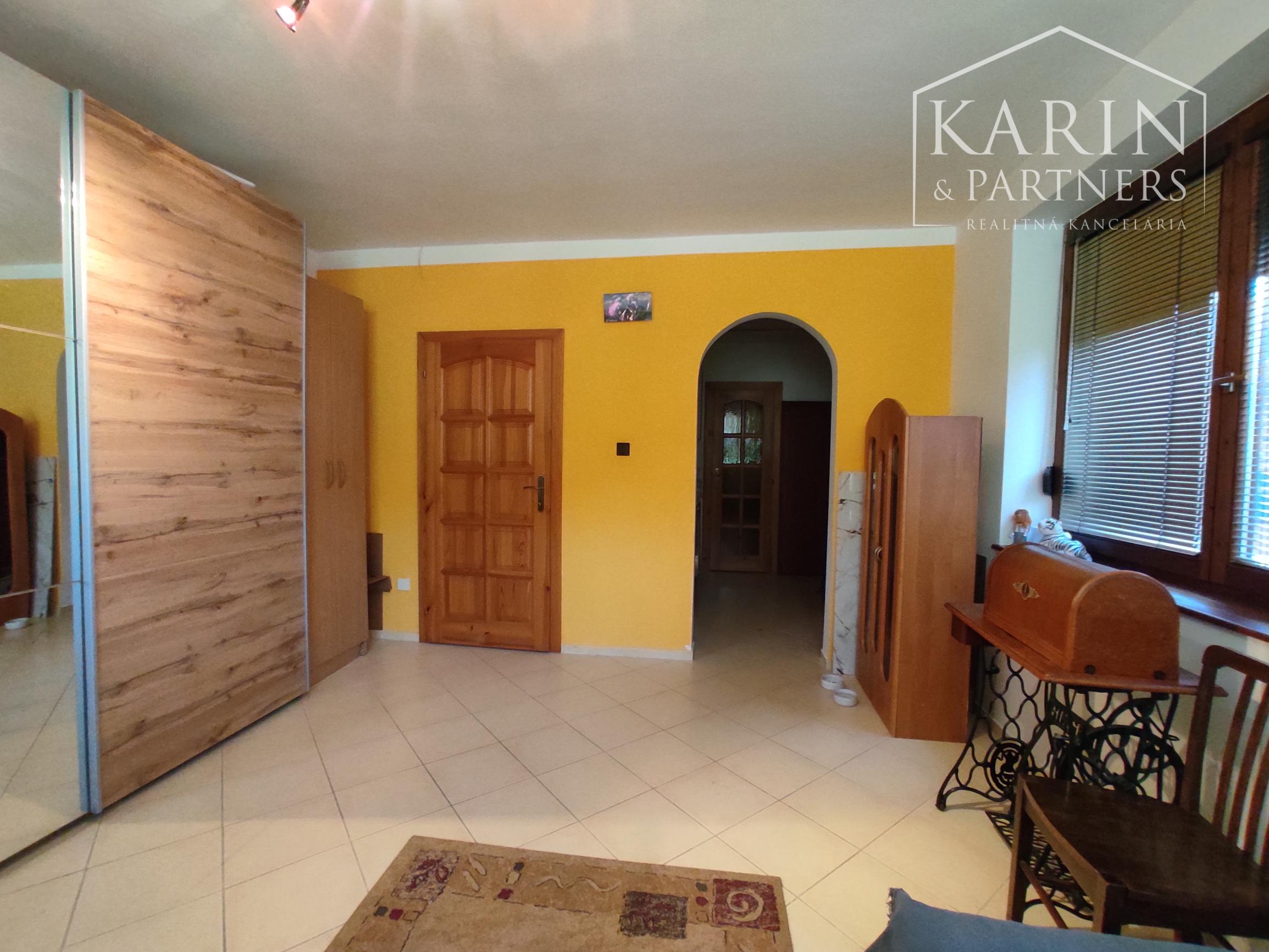 5-izbový rodinný dom s hosťovským bytom v centre Ivanky pri Dunaji