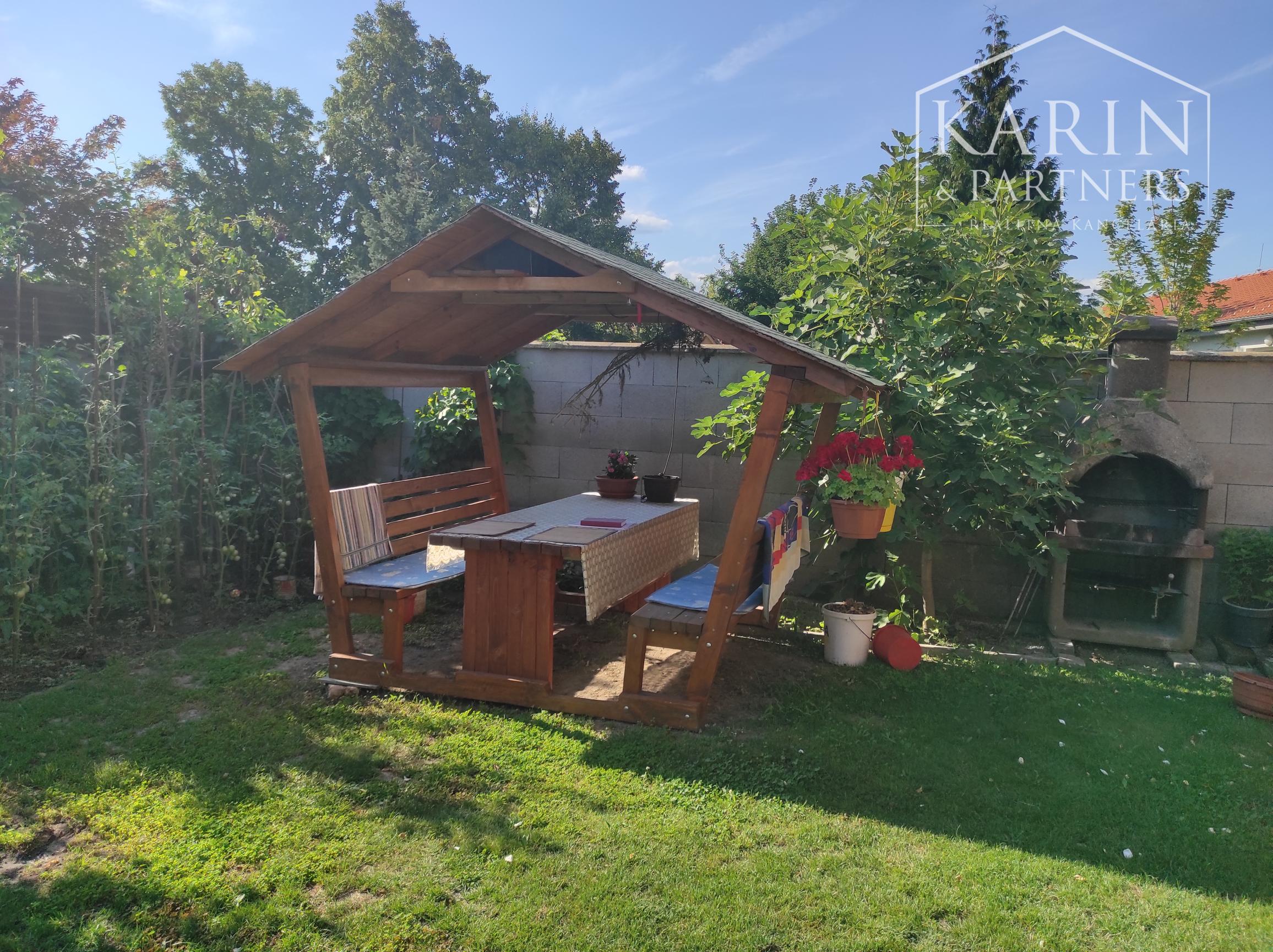 5-izbový rodinný dom s hosťovským bytom v centre Ivanky pri Dunaji