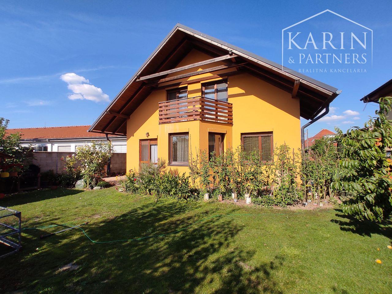 5-izbový rodinný dom s hosťovským bytom v centre Ivanky pri Dunaji