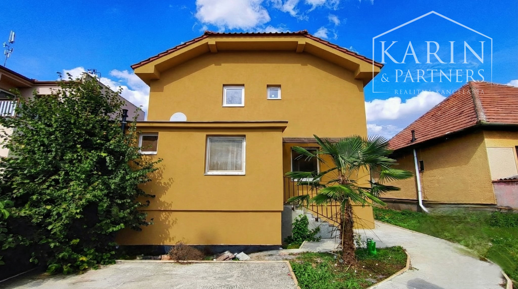 TIP: Exkluzívne len u nás: 5izbový rodinný dom v obci Nitriansky Hrádok, priamo na brehu rybníka Mederčina