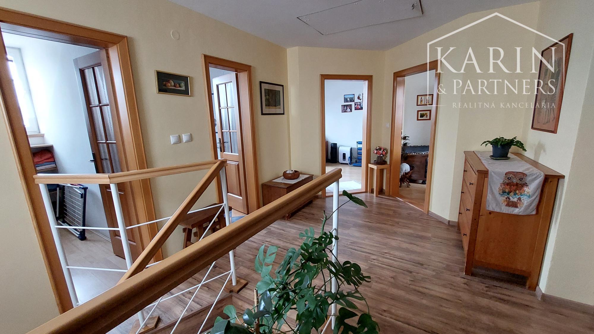 Rodinný dom s atmosférou  - 5 izieb, záhrada, bazén, parkovanie