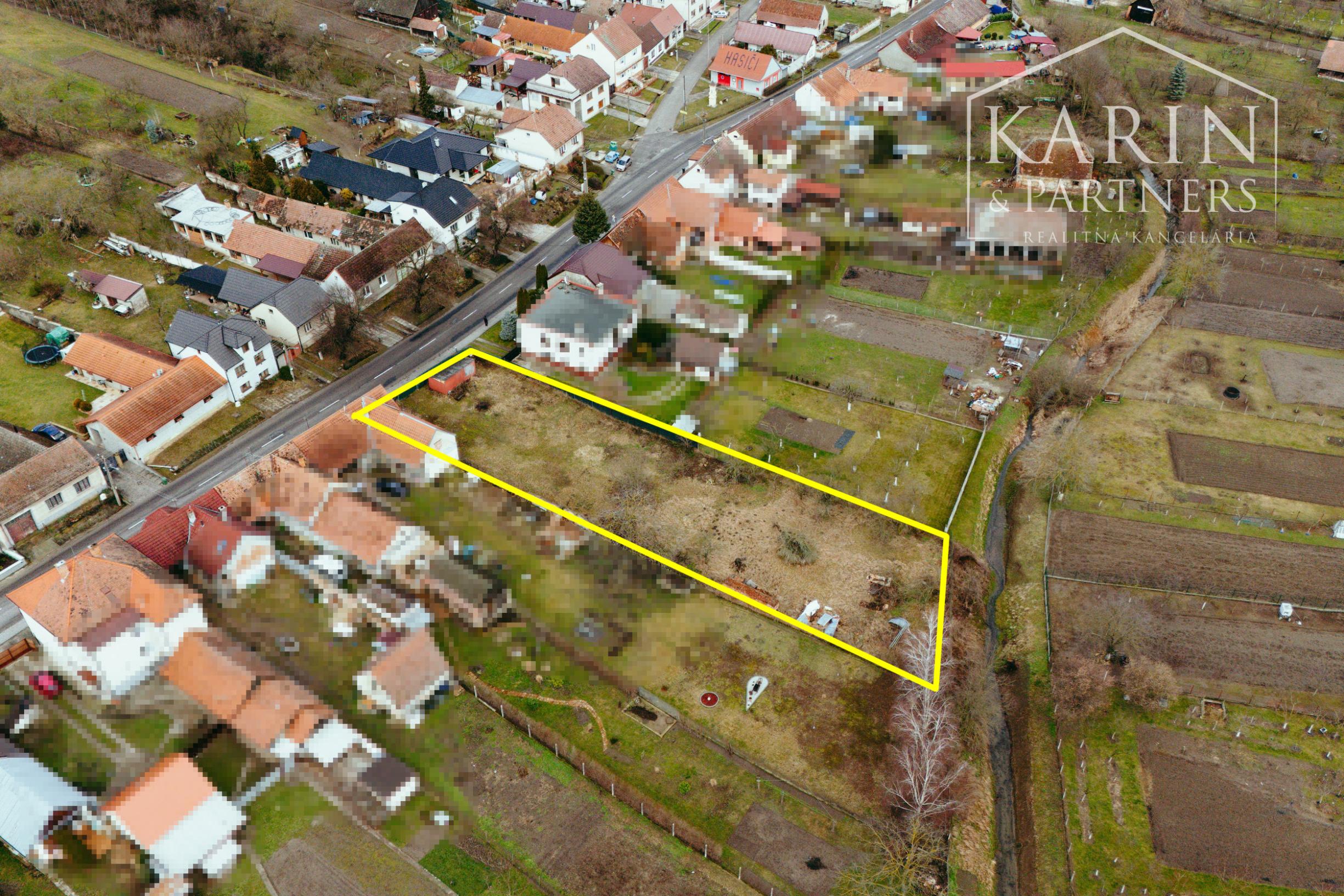 Stavebný pozemok s možnosťou okamžitej výstavby v obci Štefanov - 1585m2