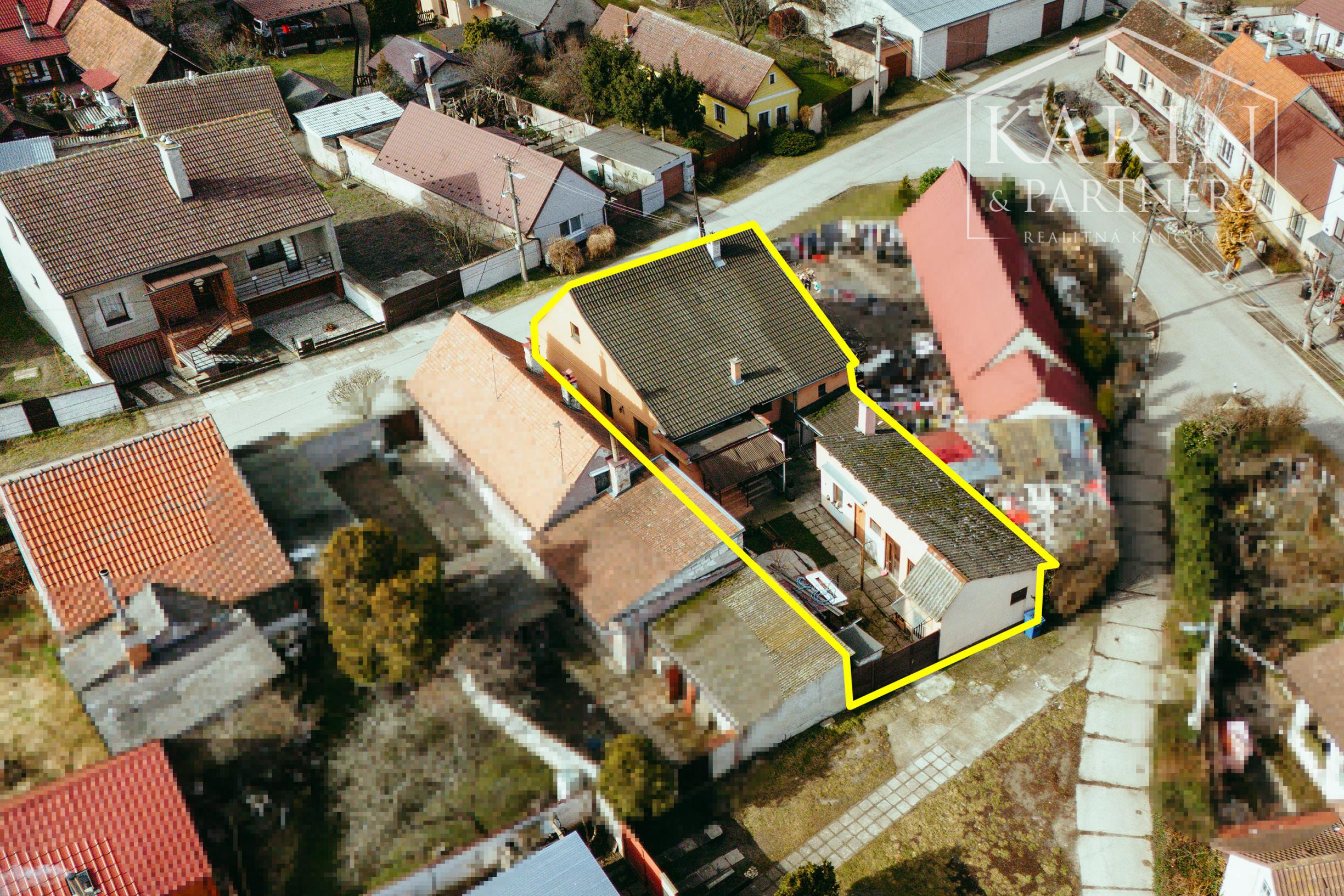 4i rodinný dom v Šaštíne s hospodárskymi budovami