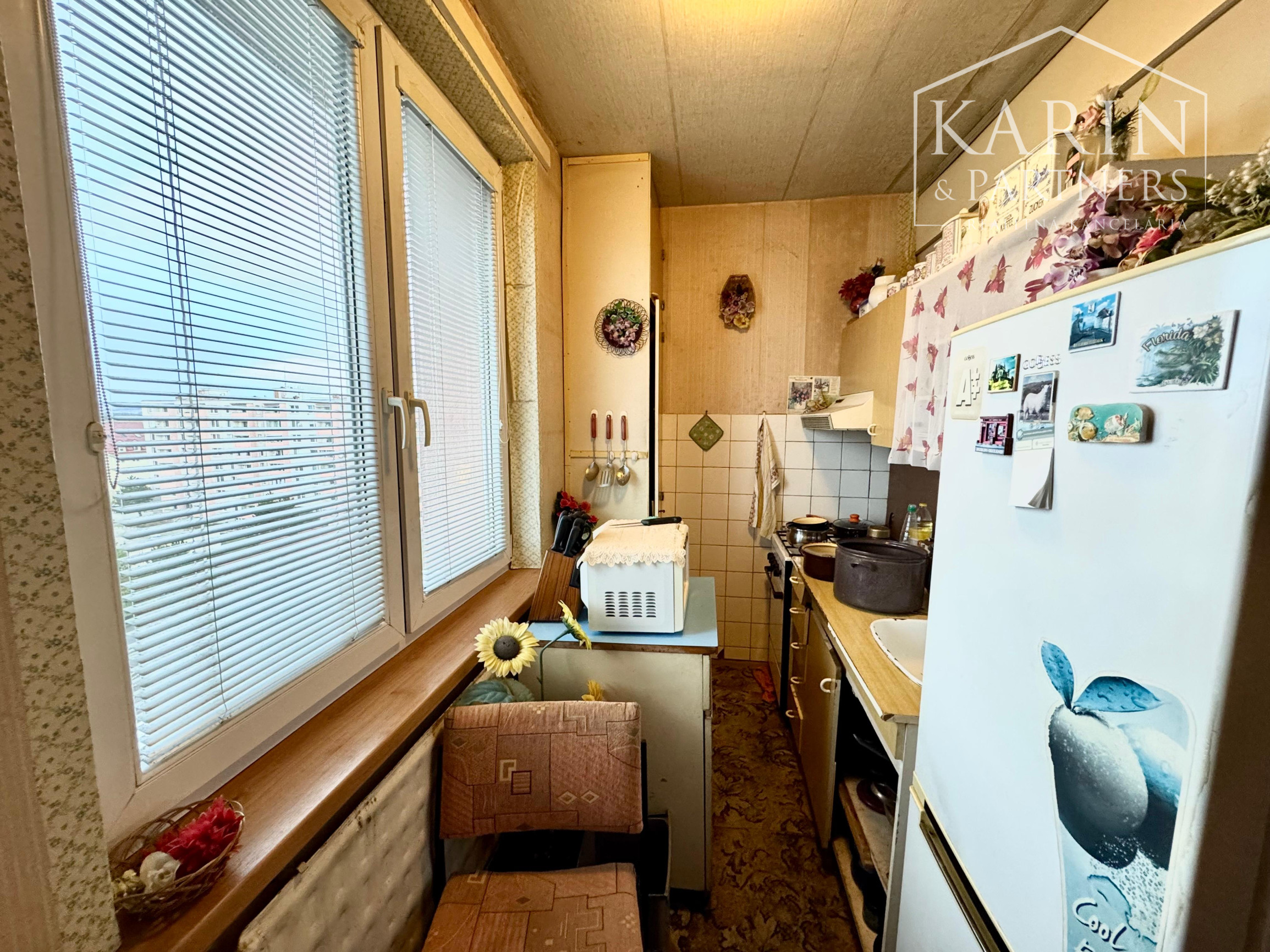 NA PREDAJ: 1i BYT V PÔVODNOM STAVE – SENICA, J. MUDROCHA