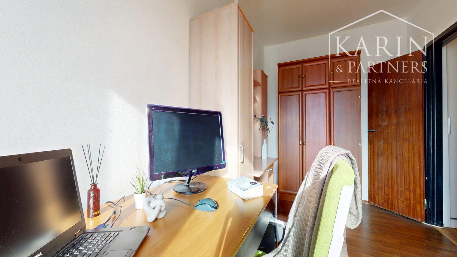 ZARIADENÝ PRIESTRANNÝ A SLNEČNÝ 2I BYT DISPOZIČNE UPRAVENÝ NA 3I