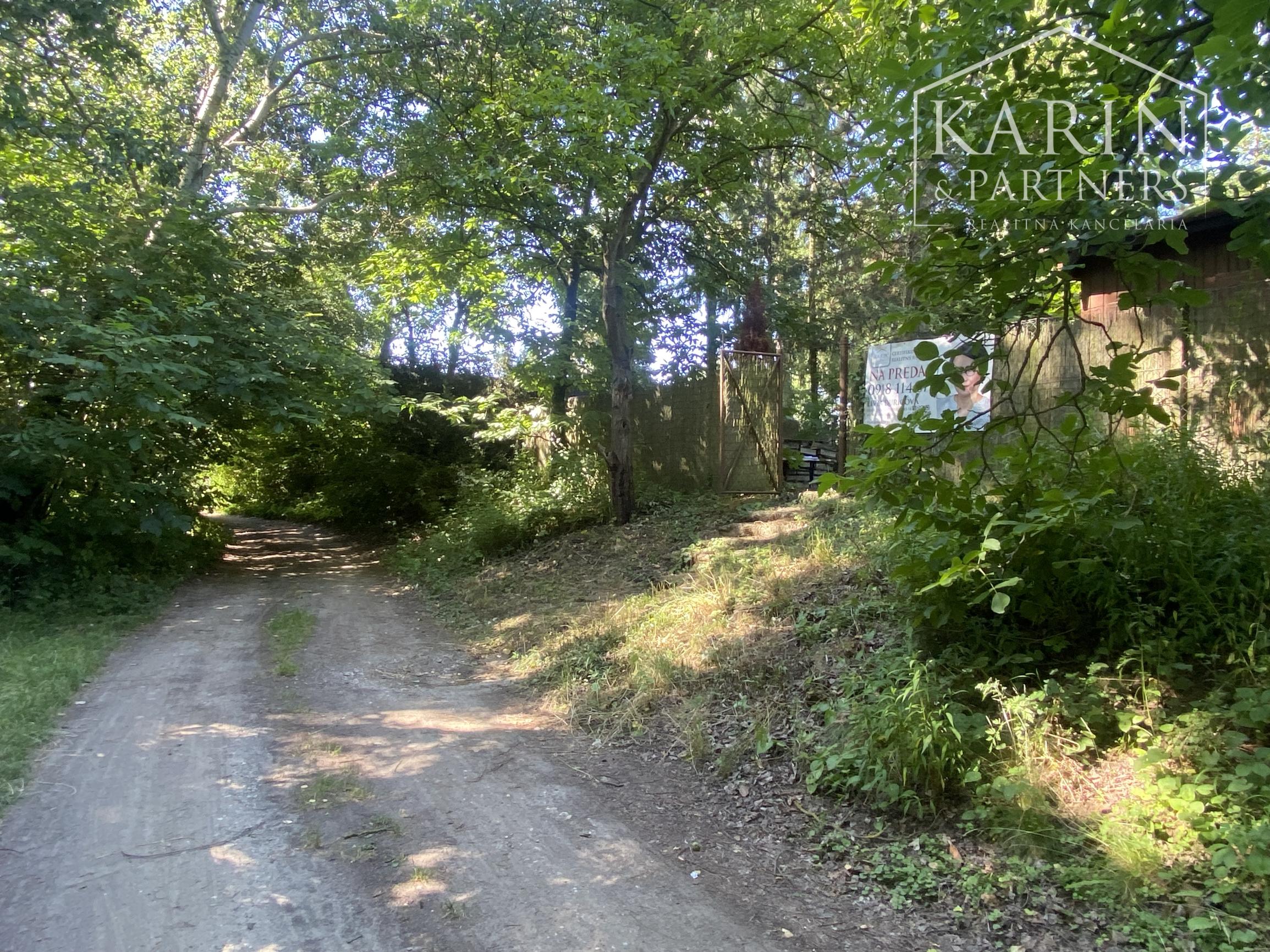 JEDINEČNÁ PRÍLEŽITOSŤ: ZÁHRADA V BLÍZKOSTI LESA SEREĎ