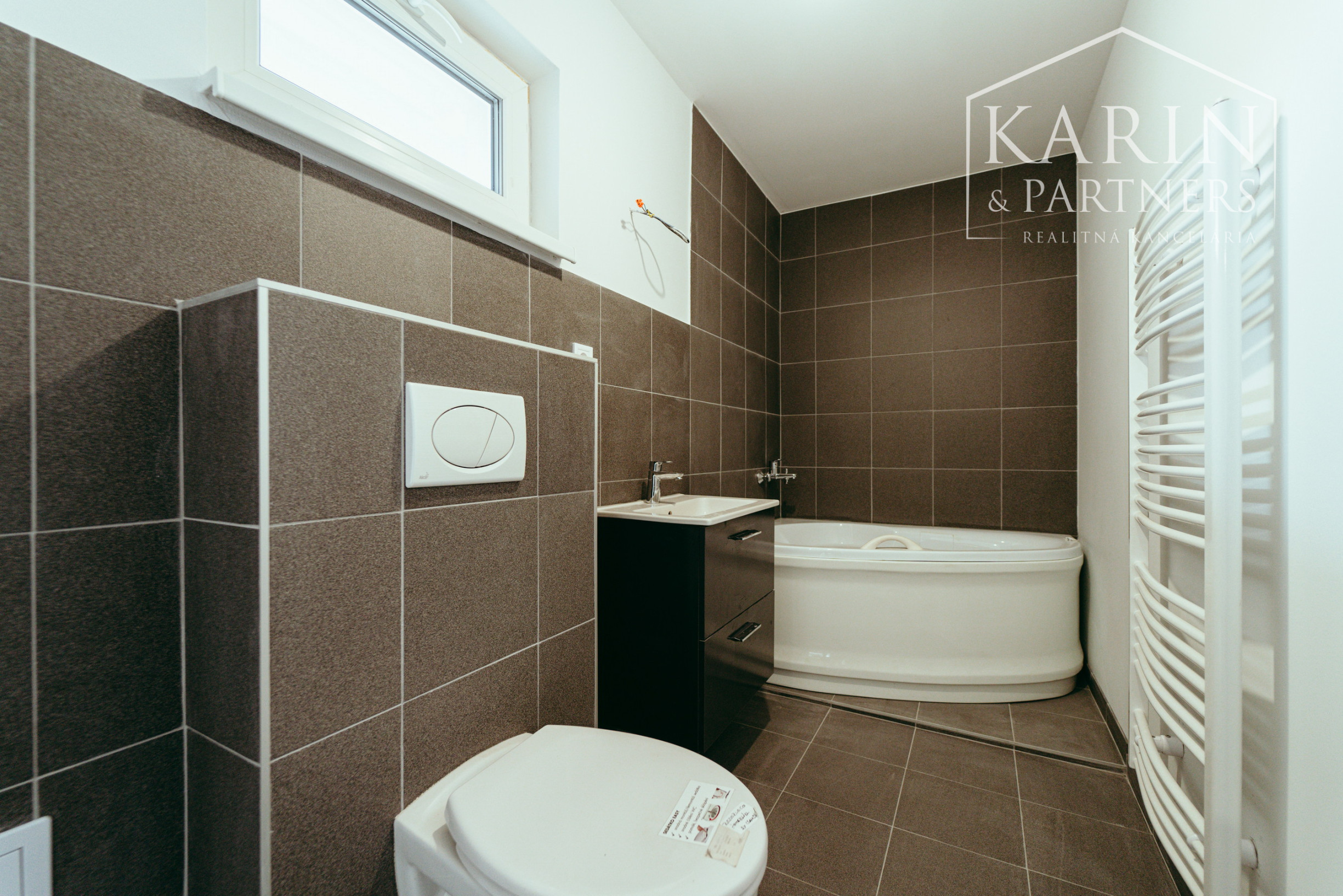 Kompletne zrekonštruovaný 4i rodinný dom v meste Šaštín-Stráže