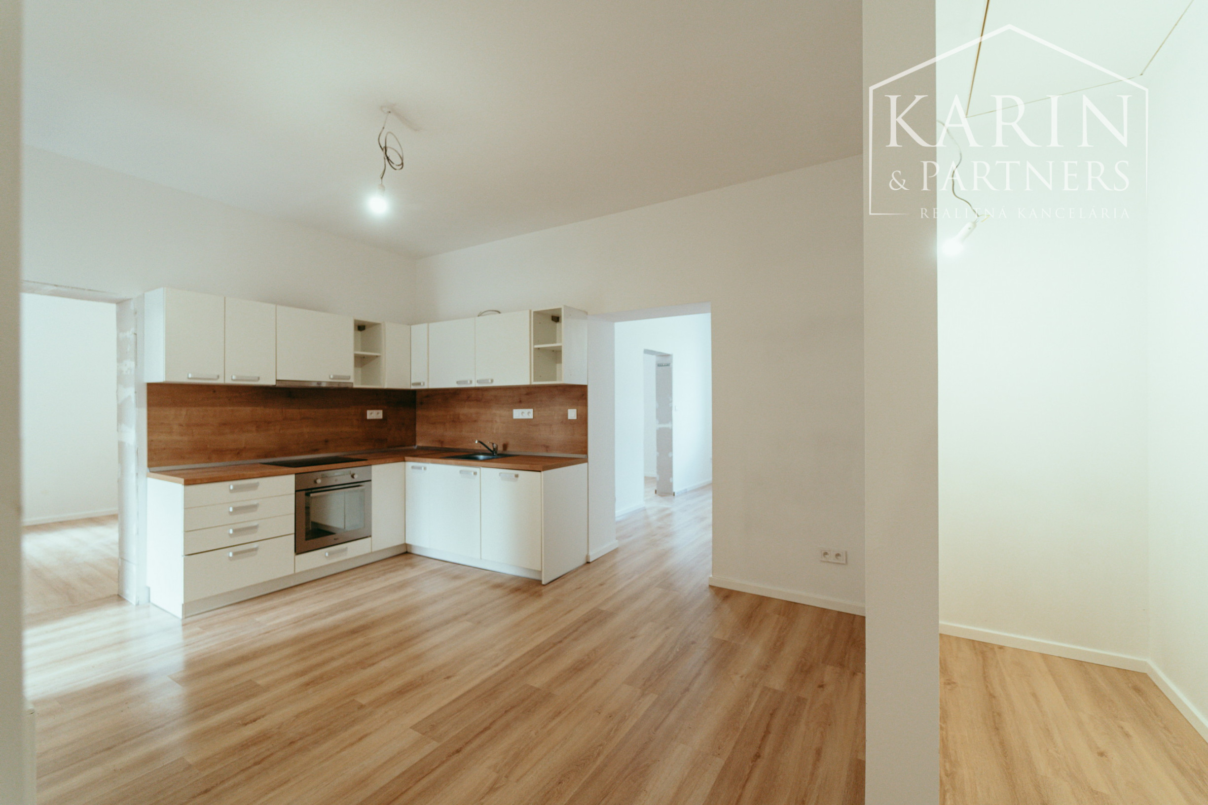 Kompletne zrekonštruovaný 4i rodinný dom v meste Šaštín-Stráže