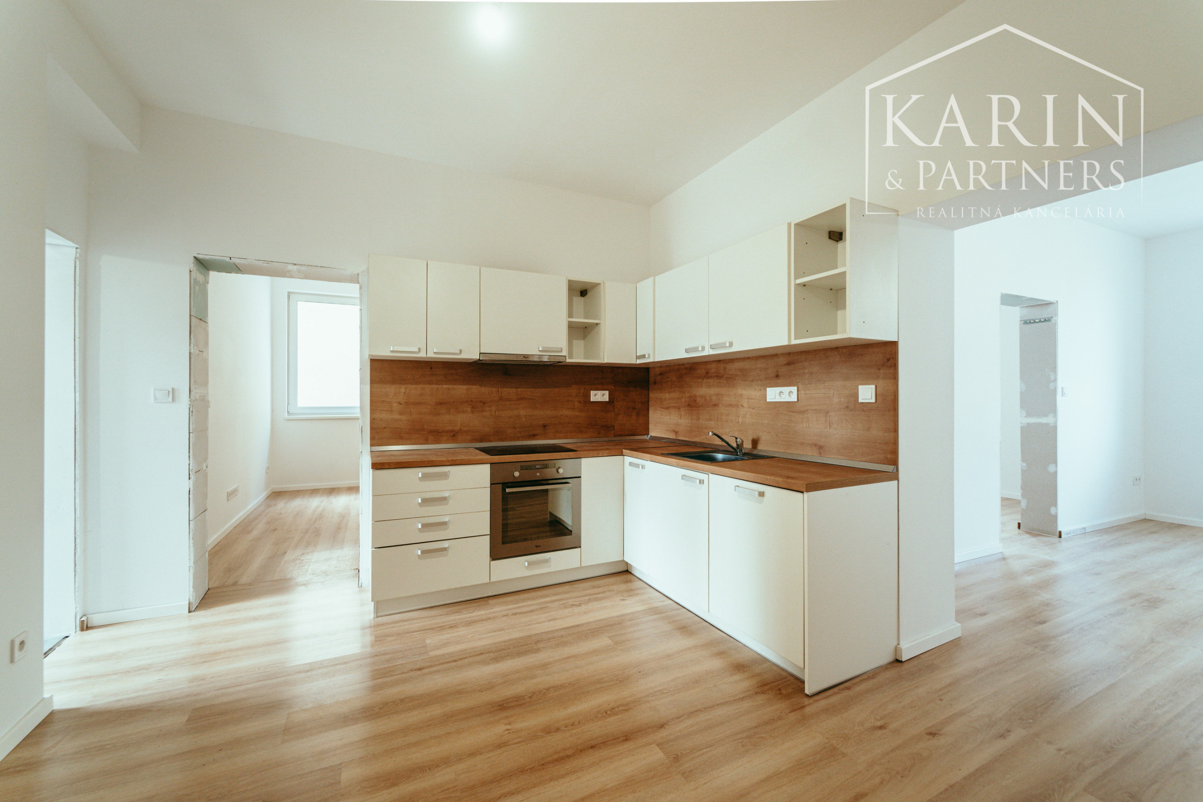 Kompletne zrekonštruovaný 4i rodinný dom v meste Šaštín-Stráže