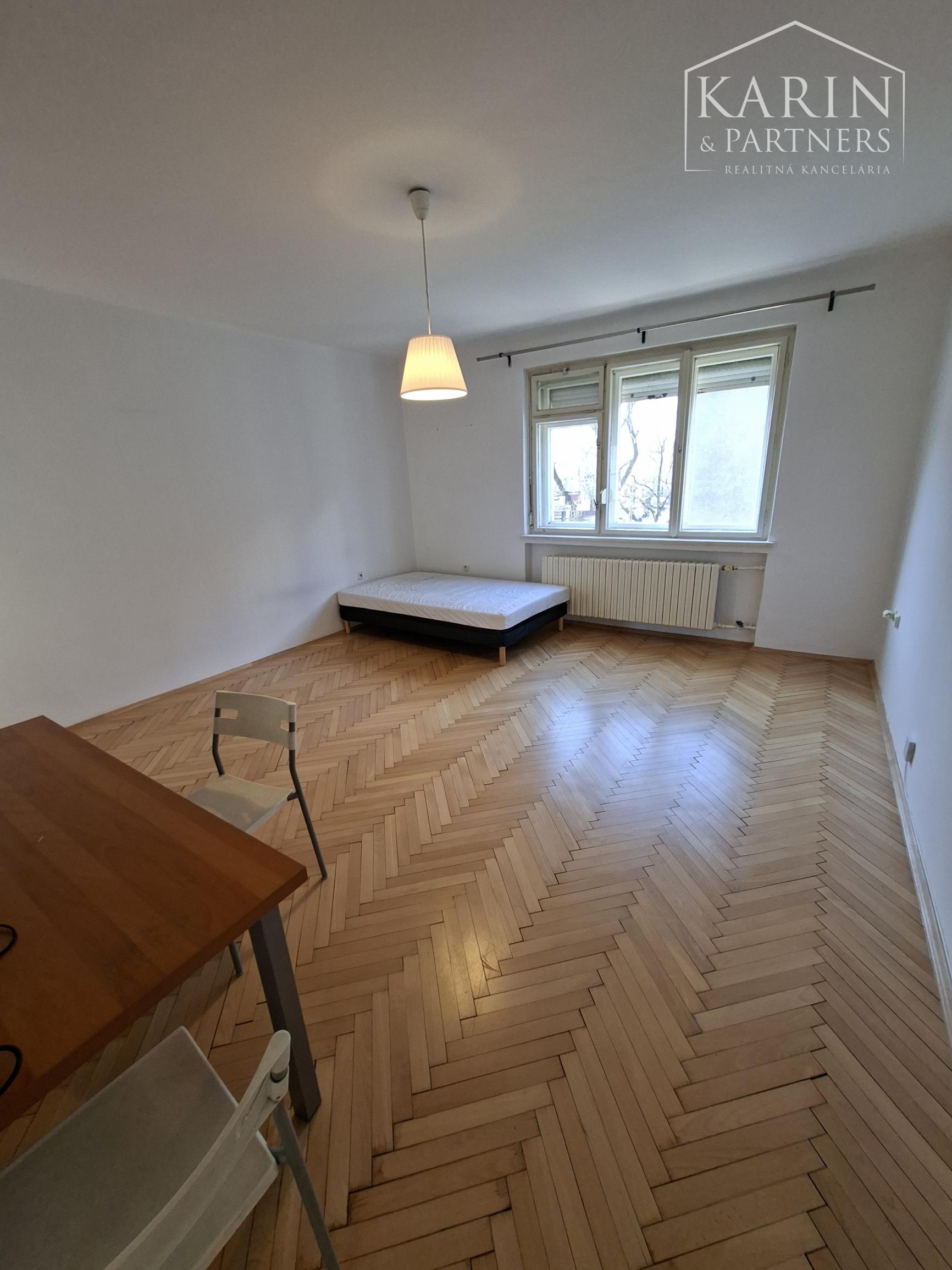 NA PRENÁJOM: 1 I. BYT 43 M2, BRATISLAVA - RUŽINOV - NIVY, ZÁHRADNICKÁ ULICA (PARKOVANIE VO DVORE MOŽNÁ), CENA: 650 €