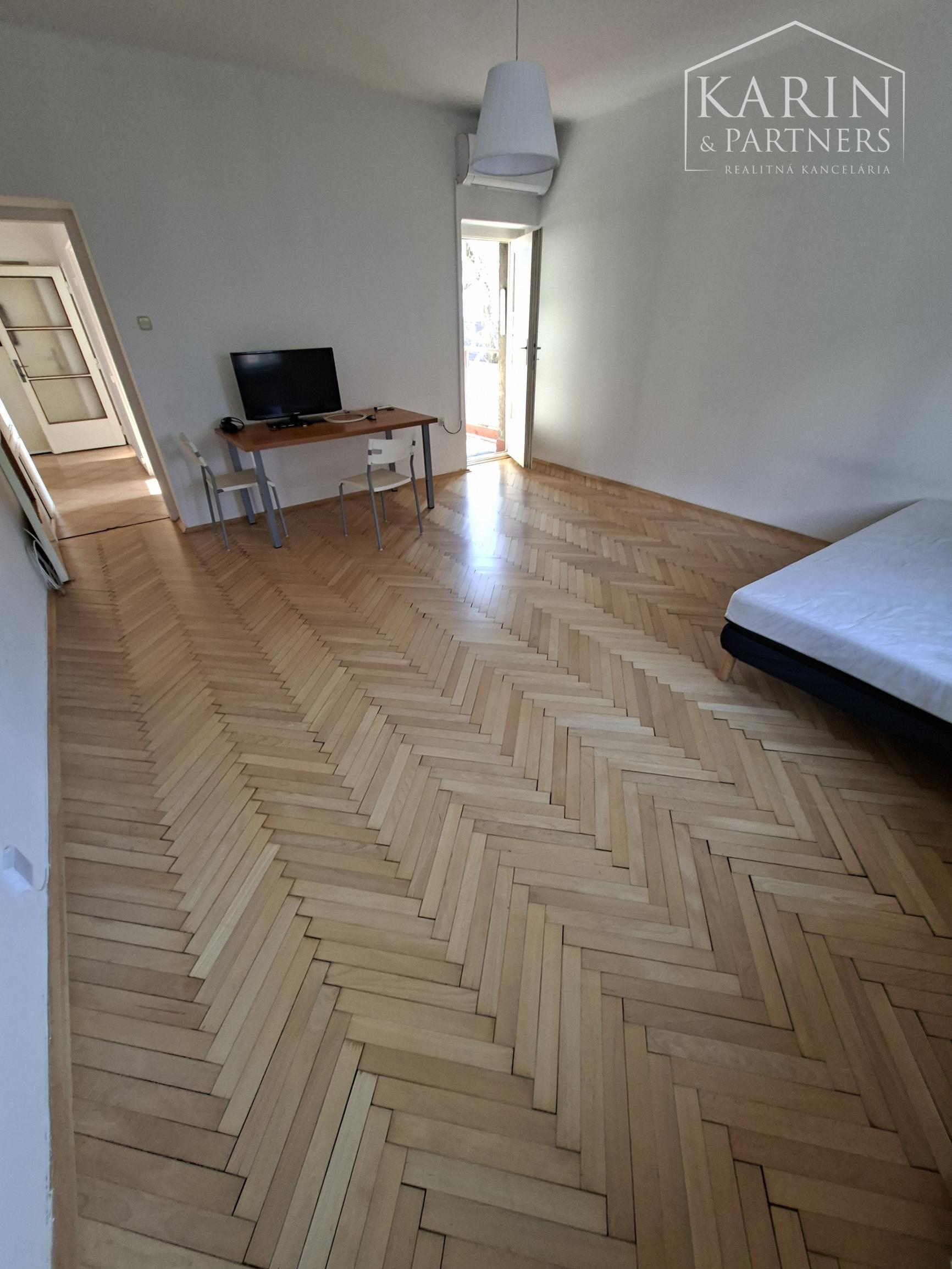 NA PRENÁJOM: 1 I. BYT 43 M2, BRATISLAVA - RUŽINOV - NIVY, ZÁHRADNICKÁ ULICA (PARKOVANIE VO DVORE MOŽNÁ), CENA: 650 €