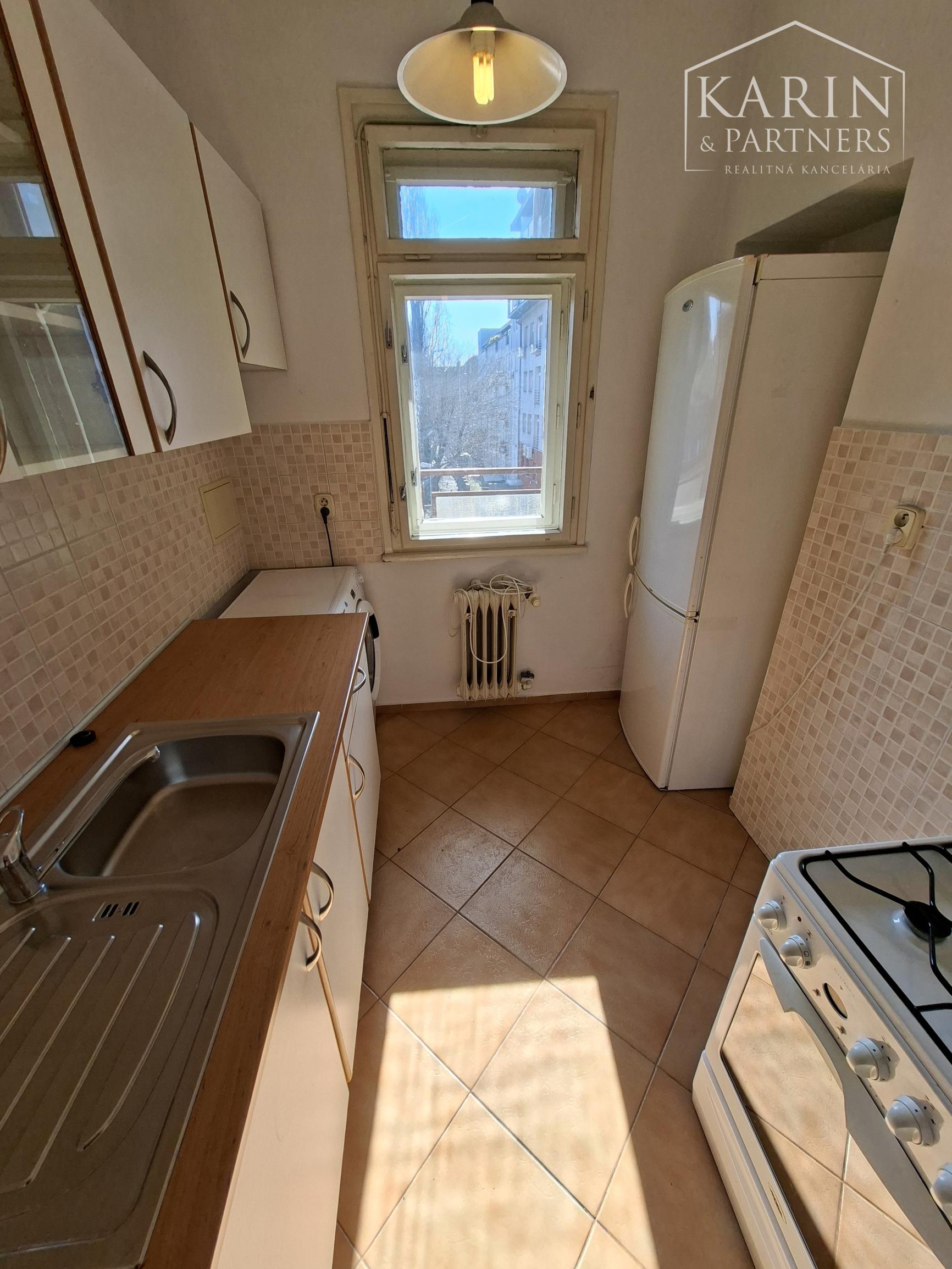 NA PRENÁJOM: 1 I. BYT 43 M2, BRATISLAVA - RUŽINOV - NIVY, ZÁHRADNICKÁ ULICA (PARKOVANIE VO DVORE MOŽNÁ), CENA: 650 €