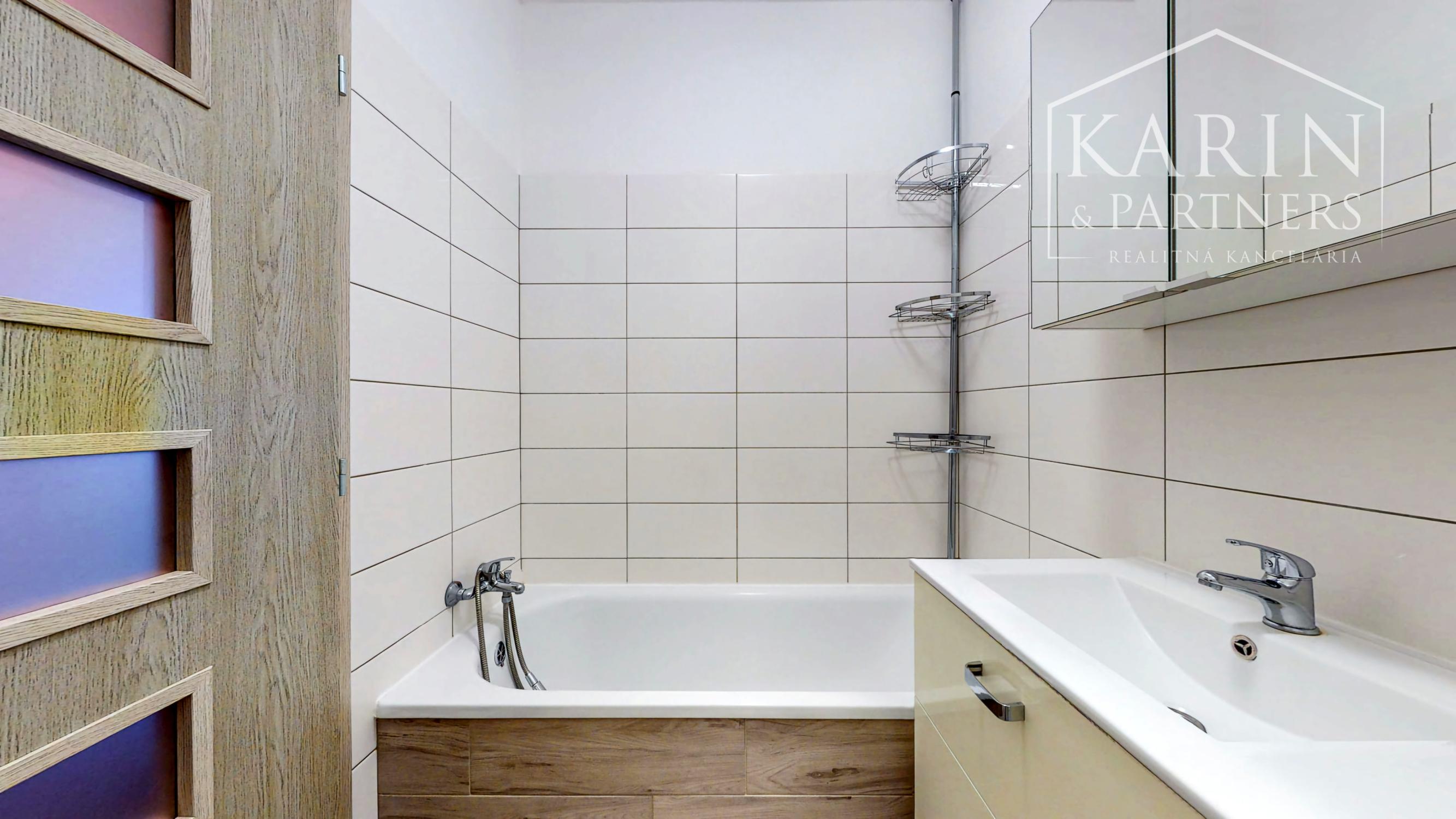 Štýlová novostavba v Kozárovciach – bývajte moderne s minimálnymi nákladmi!