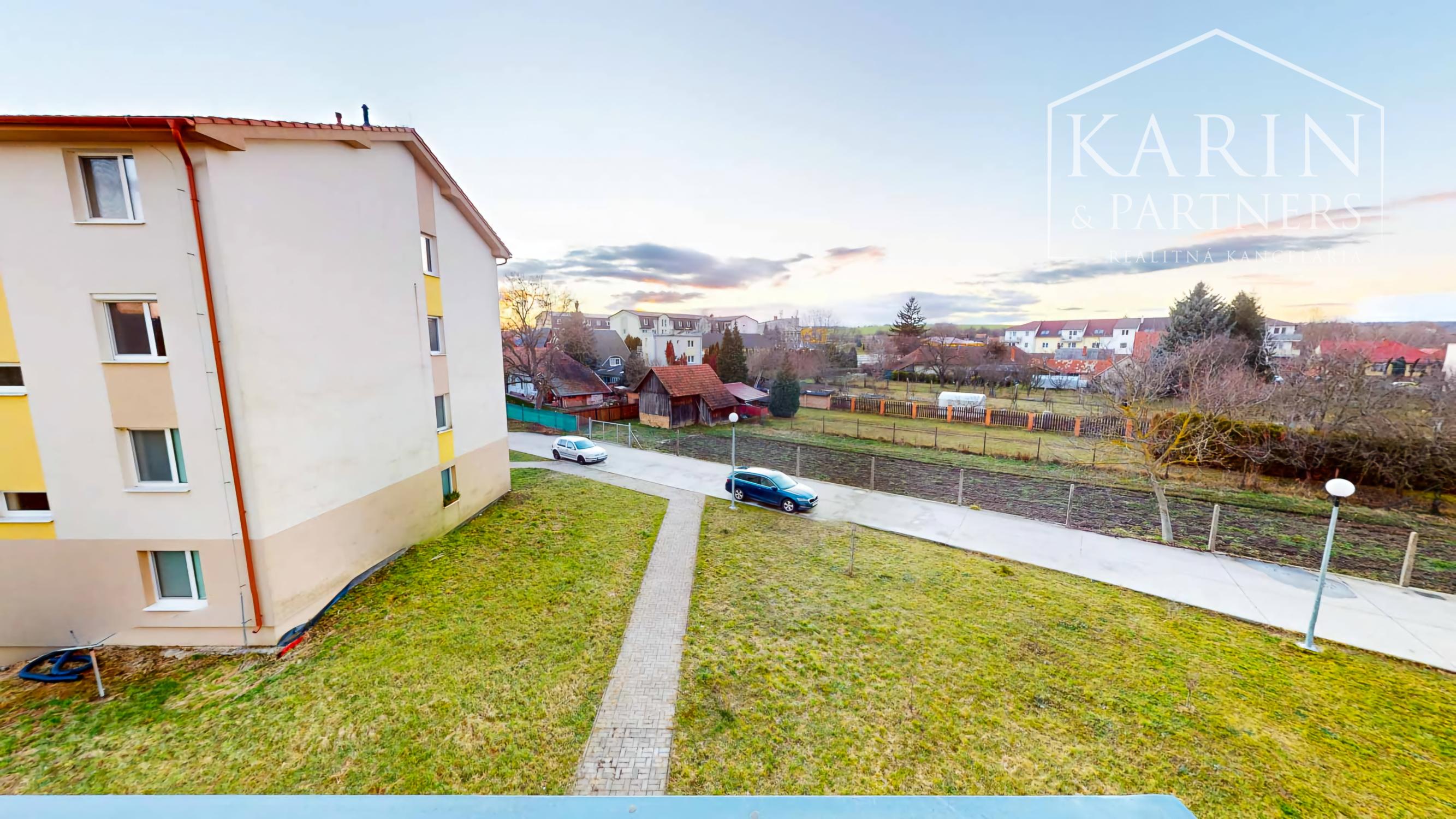 Štýlová novostavba v Kozárovciach – bývajte moderne s minimálnymi nákladmi!