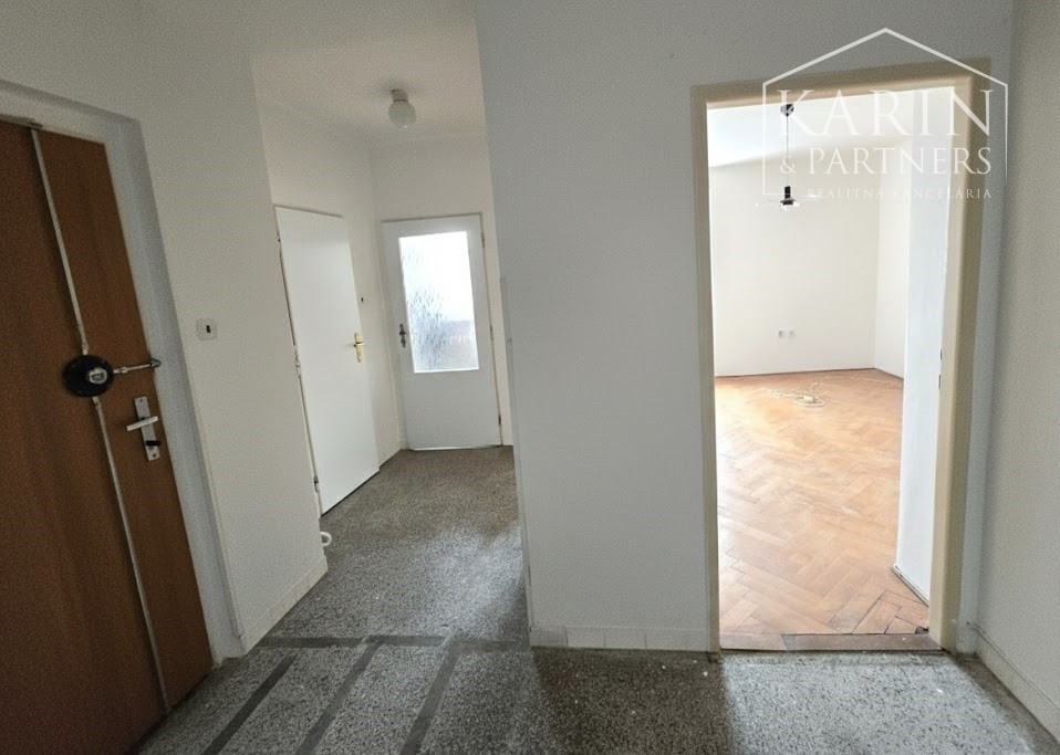 Predaj – 2 izbový byt v atraktívnej lokalite Bratislava II – Ružinov, časť Nivy, Jelačičova ulica.