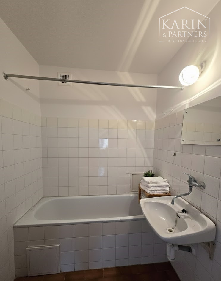 Predaj – 2 izbový byt v atraktívnej lokalite Bratislava II – Ružinov, časť Nivy, Jelačičova ulica.