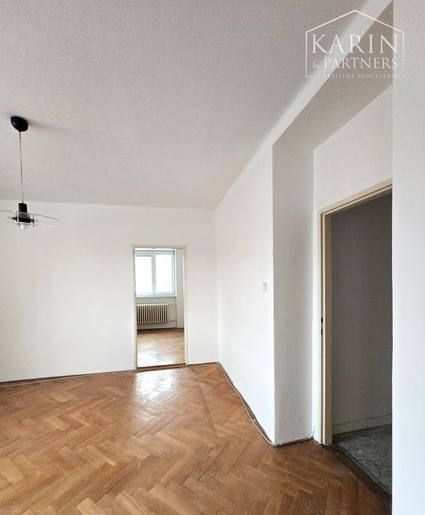 Predaj – 2 izbový byt v atraktívnej lokalite Bratislava II – Ružinov, časť Nivy, Jelačičova ulica.