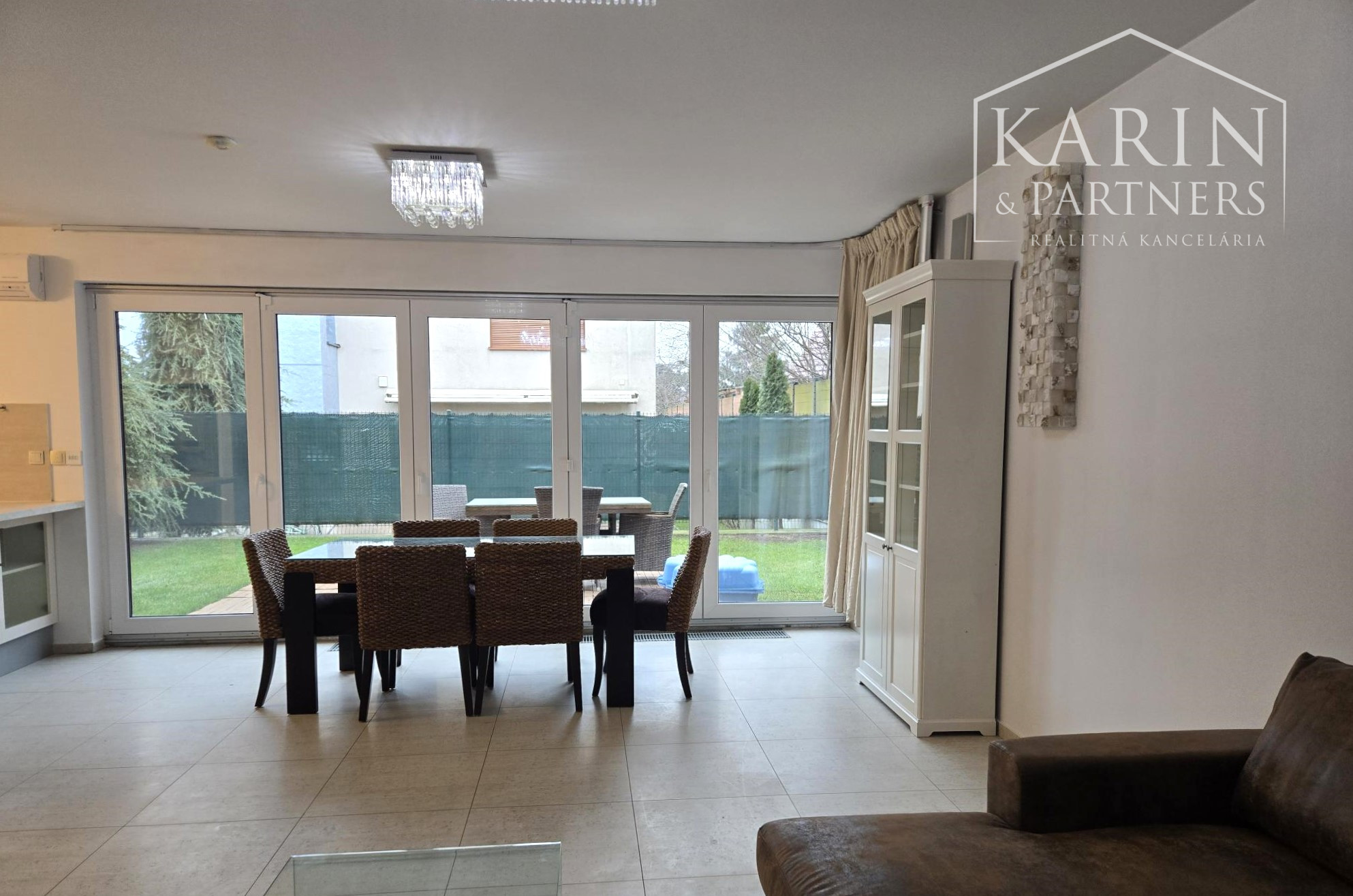 PRENÁJOM: Luxusná 5-izbová vila s výhľadom na Kamzík – Vinohrady- Nové mesto BA III